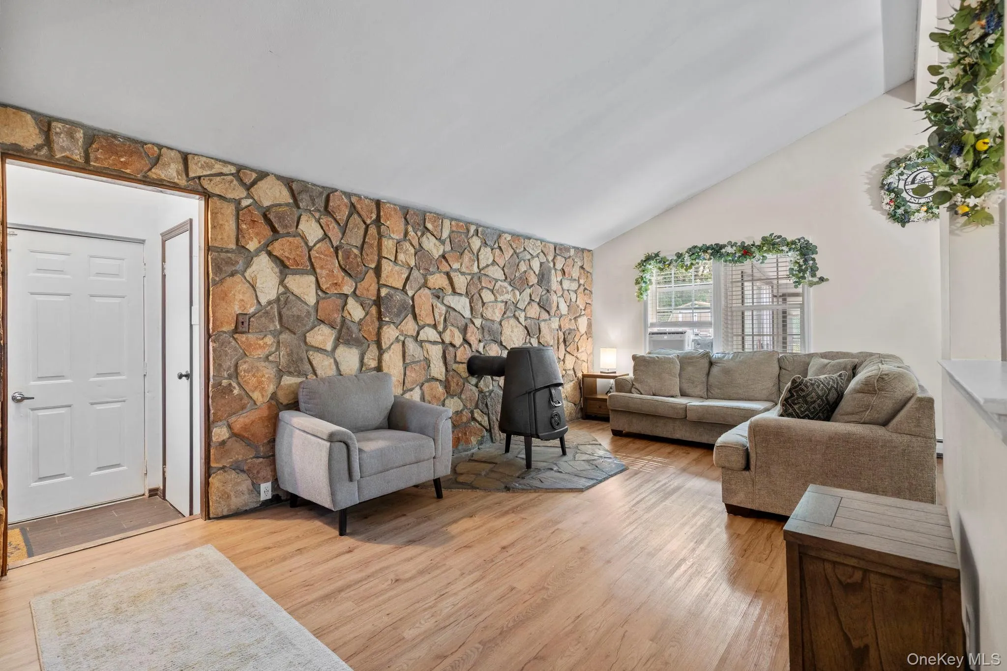 28 Yaphank Avenue, Brookhaven, NY, 3 Bedrooms Bedrooms, 6 Rooms Rooms,1 BathroomBathrooms,Residential,For Rent,Yaphank,0,1032303 28 Yaphank Avenue, Brookhaven, NY, 3 Bedrooms Bedrooms, 6 Rooms Rooms,1 BathroomBathrooms,Residential,For Rent,Yaphank,0,1032303