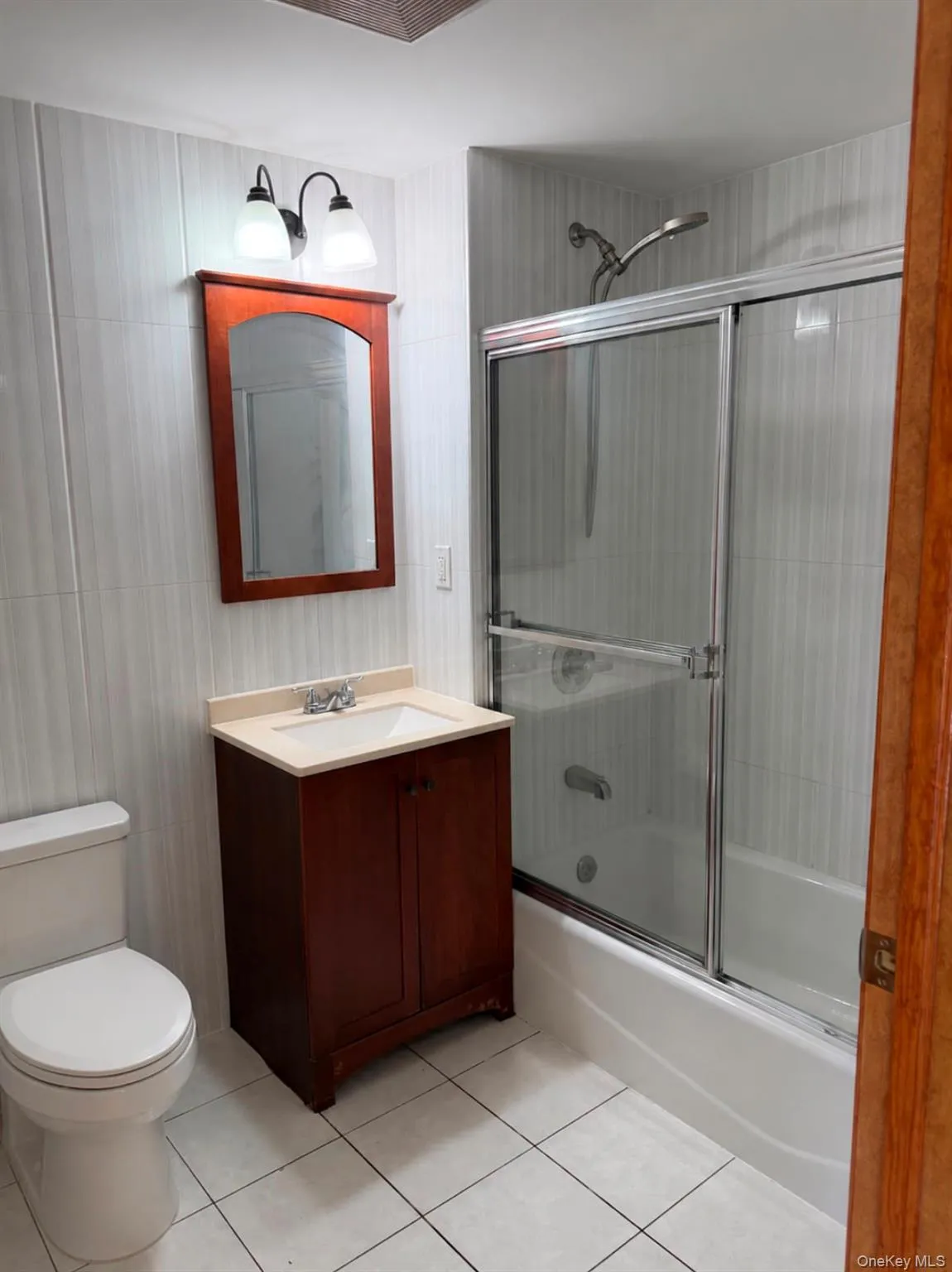 35-19 Leavitt Street, New York, NY, 2 Bedrooms Bedrooms, 3 Rooms Rooms,1 BathroomBathrooms,Residential Lease,For Rent,Leavitt,0,1032304 35-19 Leavitt Street, New York, NY, 2 Bedrooms Bedrooms, 3 Rooms Rooms,1 BathroomBathrooms,Residential Lease,For Rent,Leavitt,0,1032304