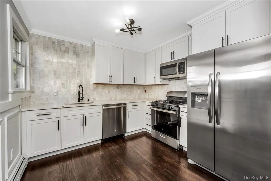 200 Main Street, Eastchester, NY, 3 Bedrooms Bedrooms, 7 Rooms Rooms,1 BathroomBathrooms,Residential Lease,For Rent,Main,0,1032311 200 Main Street, Eastchester, NY, 3 Bedrooms Bedrooms, 7 Rooms Rooms,1 BathroomBathrooms,Residential Lease,For Rent,Main,0,1032311