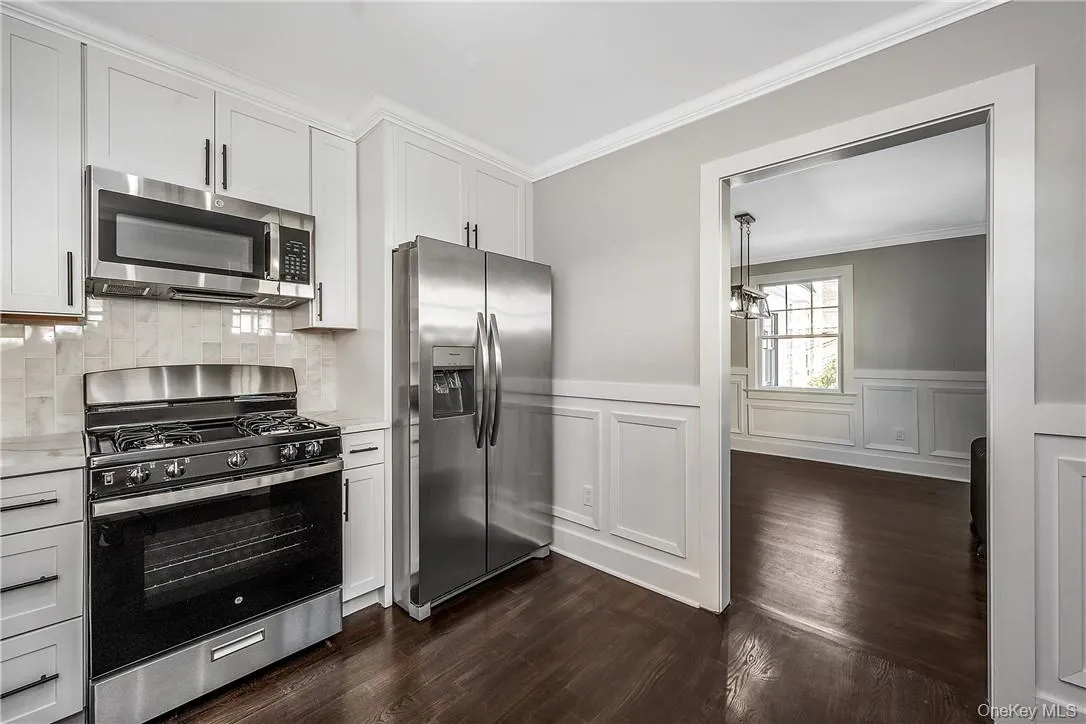 200 Main Street, Eastchester, NY, 3 Bedrooms Bedrooms, 7 Rooms Rooms,1 BathroomBathrooms,Residential Lease,For Rent,Main,0,1032311 200 Main Street, Eastchester, NY, 3 Bedrooms Bedrooms, 7 Rooms Rooms,1 BathroomBathrooms,Residential Lease,For Rent,Main,0,1032311