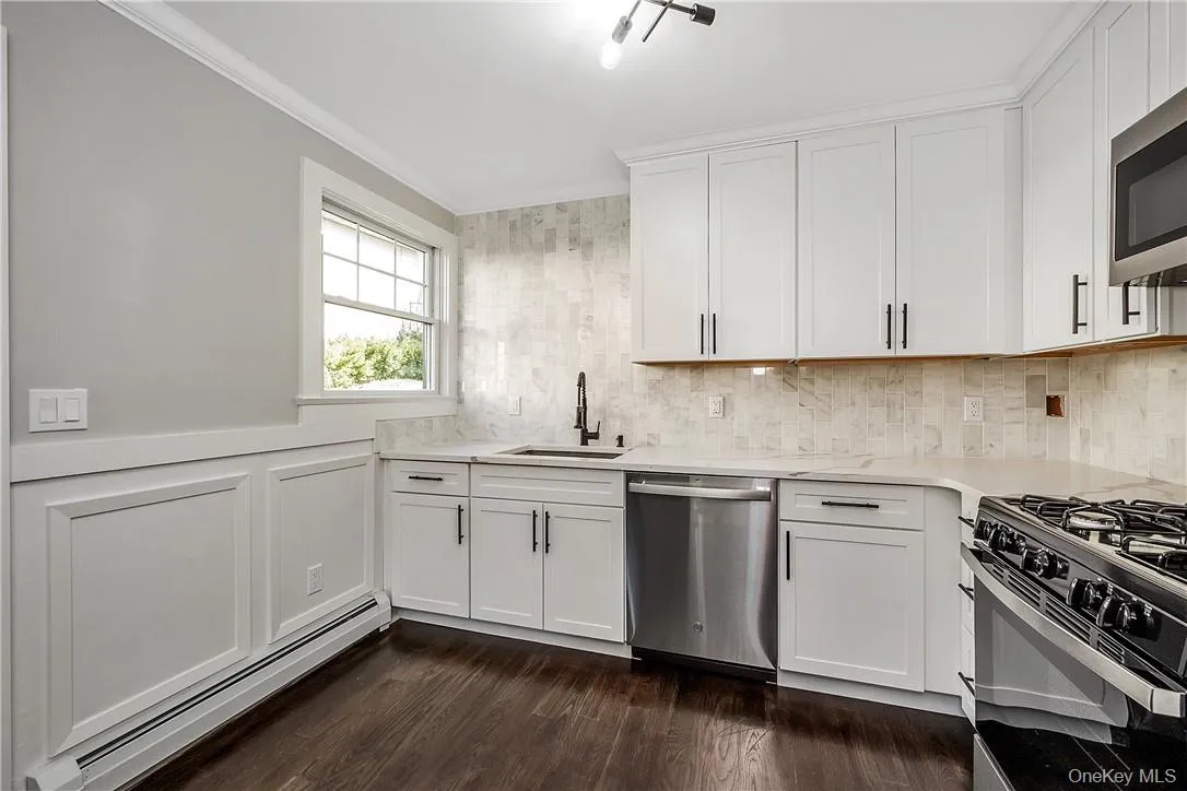 200 Main Street, Eastchester, NY, 3 Bedrooms Bedrooms, 7 Rooms Rooms,1 BathroomBathrooms,Residential Lease,For Rent,Main,0,1032311 200 Main Street, Eastchester, NY, 3 Bedrooms Bedrooms, 7 Rooms Rooms,1 BathroomBathrooms,Residential Lease,For Rent,Main,0,1032311