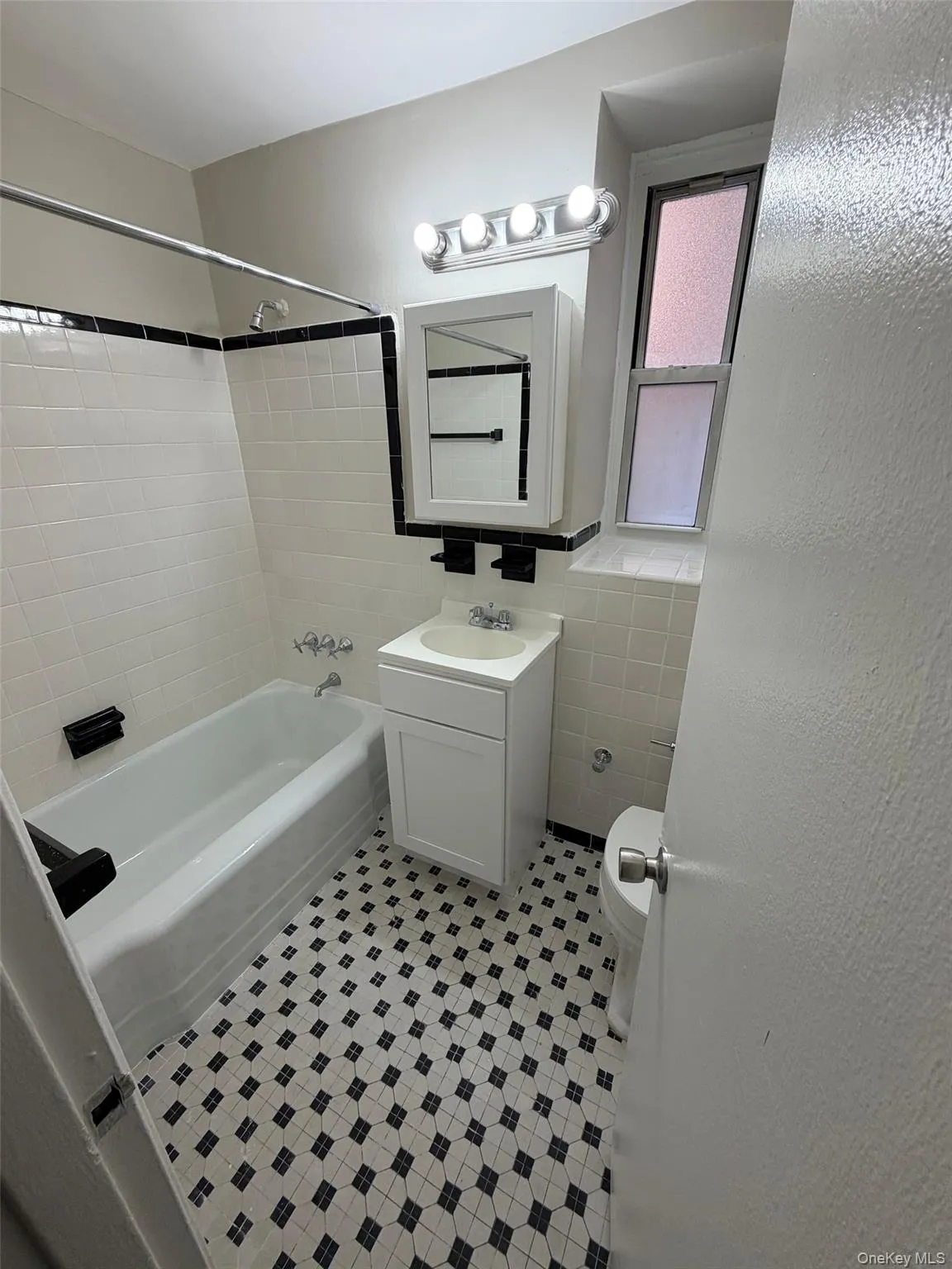 480 Riverdale Avenue, Yonkers, NY, 2 Bedrooms Bedrooms, 4 Rooms Rooms,1 BathroomBathrooms,Residential,For Rent,Riverdale,0,1032322 480 Riverdale Avenue, Yonkers, NY, 2 Bedrooms Bedrooms, 4 Rooms Rooms,1 BathroomBathrooms,Residential,For Rent,Riverdale,0,1032322