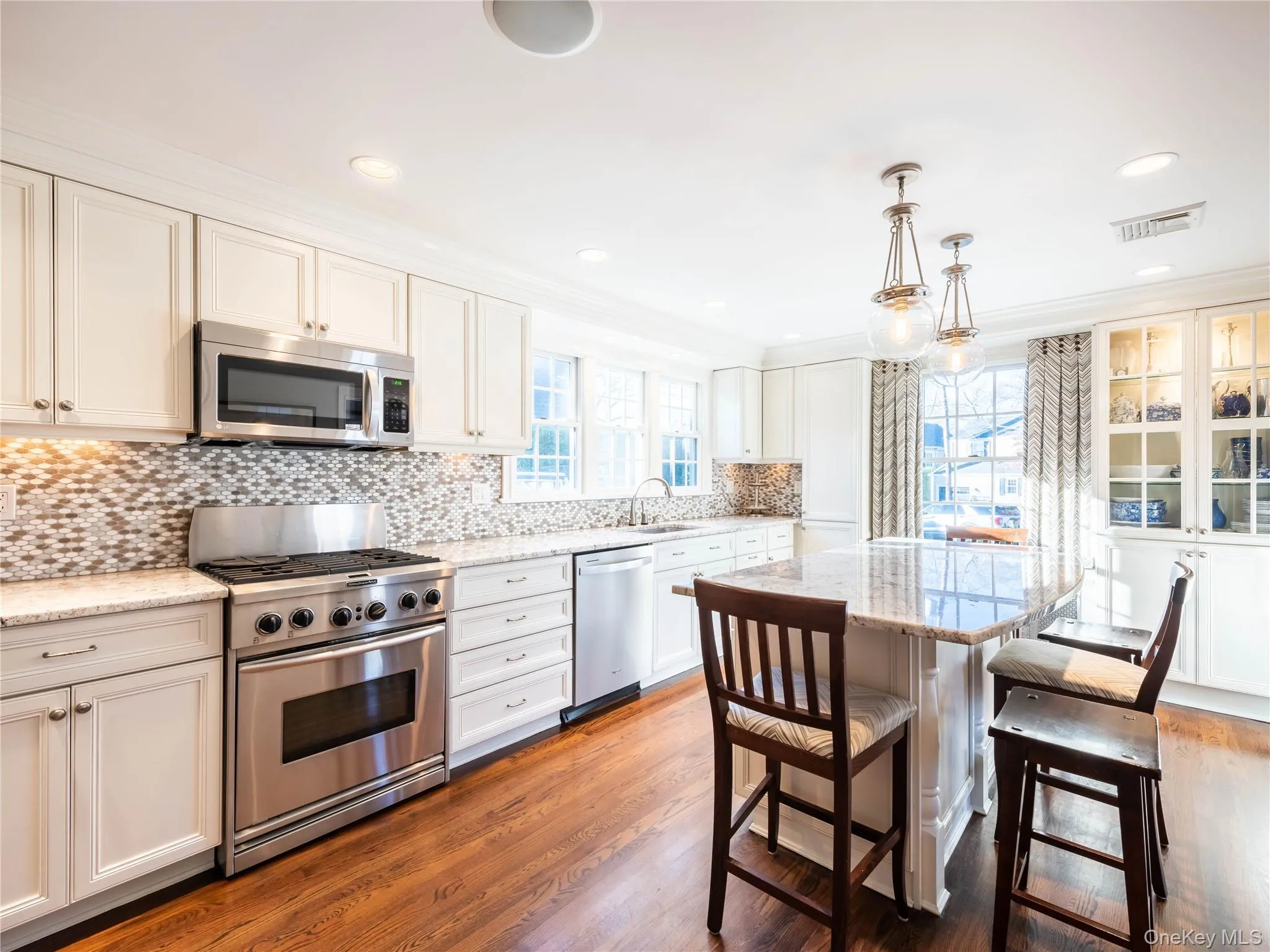 99 Thayer Road, North Hempstead, NY, 3 Bedrooms Bedrooms, 8 Rooms Rooms,3 BathroomsBathrooms,Residential Lease,For Rent,Thayer,0,1032325 99 Thayer Road, North Hempstead, NY, 3 Bedrooms Bedrooms, 8 Rooms Rooms,3 BathroomsBathrooms,Residential Lease,For Rent,Thayer,0,1032325