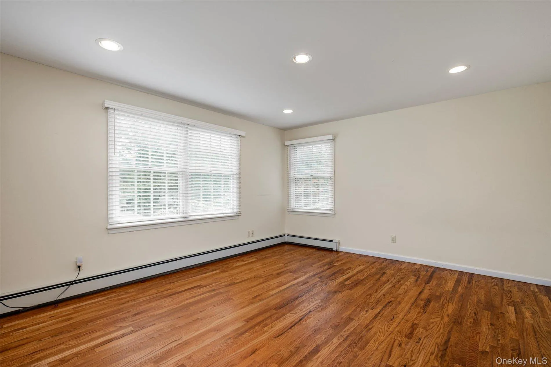 Another Gracious Size Bedroom Another Gracious Size Bedroom