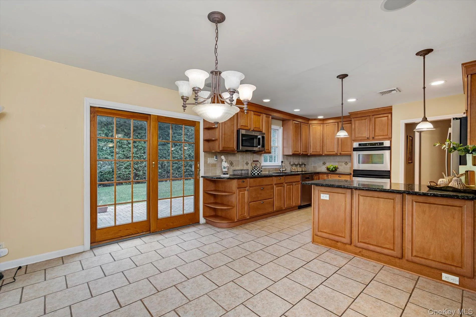 73 Revere Road, North Hempstead, NY, 3 Bedrooms Bedrooms, 7 Rooms Rooms,3 BathroomsBathrooms,Residential,For Rent,Revere,0,1032326 73 Revere Road, North Hempstead, NY, 3 Bedrooms Bedrooms, 7 Rooms Rooms,3 BathroomsBathrooms,Residential,For Rent,Revere,0,1032326