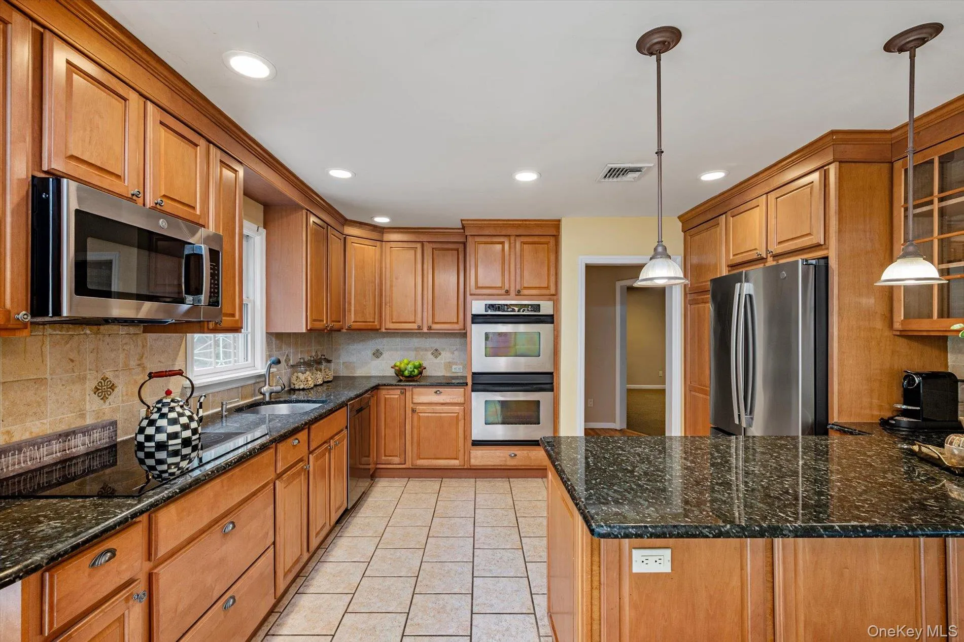 73 Revere Road, North Hempstead, NY, 3 Bedrooms Bedrooms, 7 Rooms Rooms,3 BathroomsBathrooms,Residential,For Rent,Revere,0,1032326 73 Revere Road, North Hempstead, NY, 3 Bedrooms Bedrooms, 7 Rooms Rooms,3 BathroomsBathrooms,Residential,For Rent,Revere,0,1032326