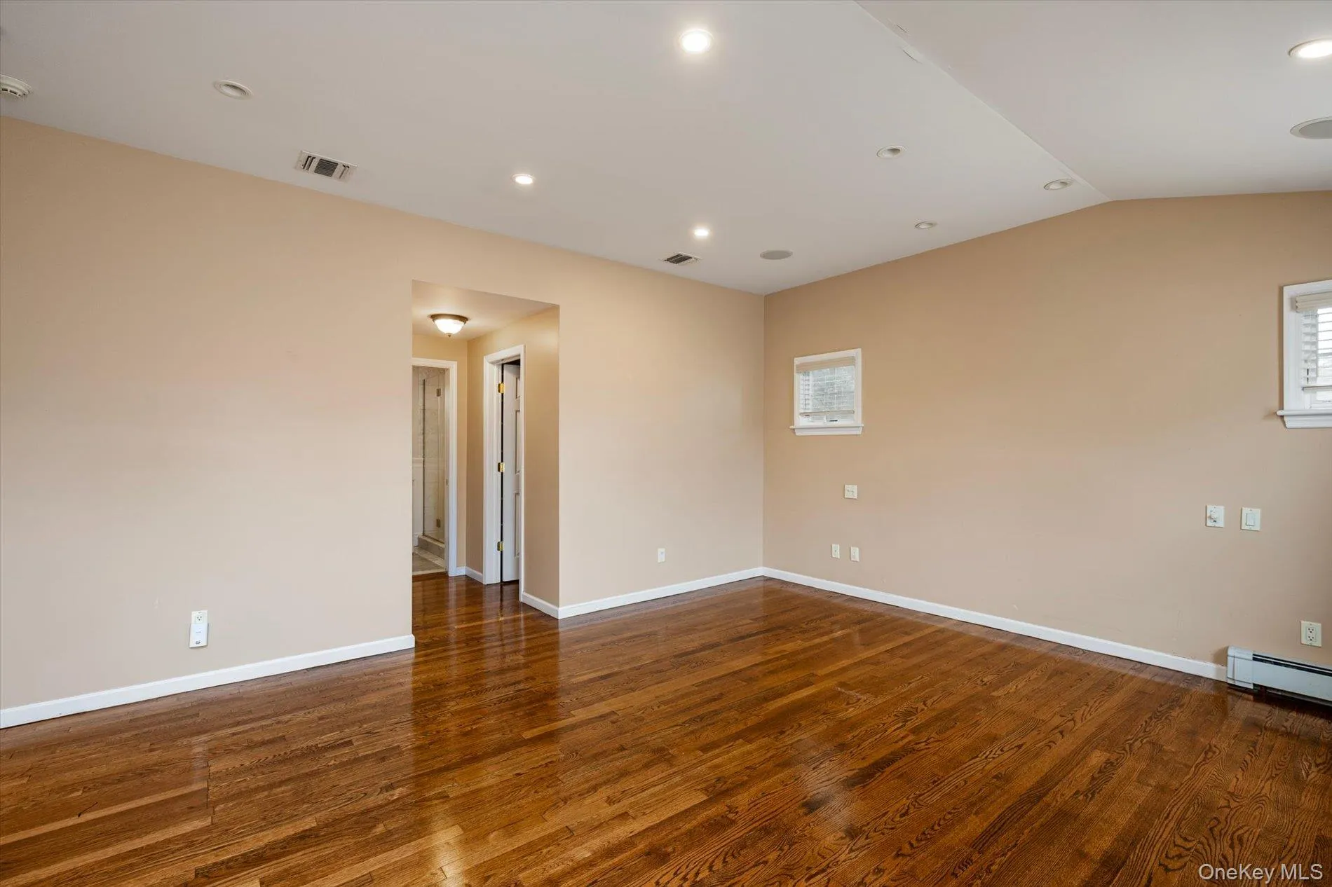73 Revere Road, North Hempstead, NY, 3 Bedrooms Bedrooms, 7 Rooms Rooms,3 BathroomsBathrooms,Residential,For Rent,Revere,0,1032326 73 Revere Road, North Hempstead, NY, 3 Bedrooms Bedrooms, 7 Rooms Rooms,3 BathroomsBathrooms,Residential,For Rent,Revere,0,1032326