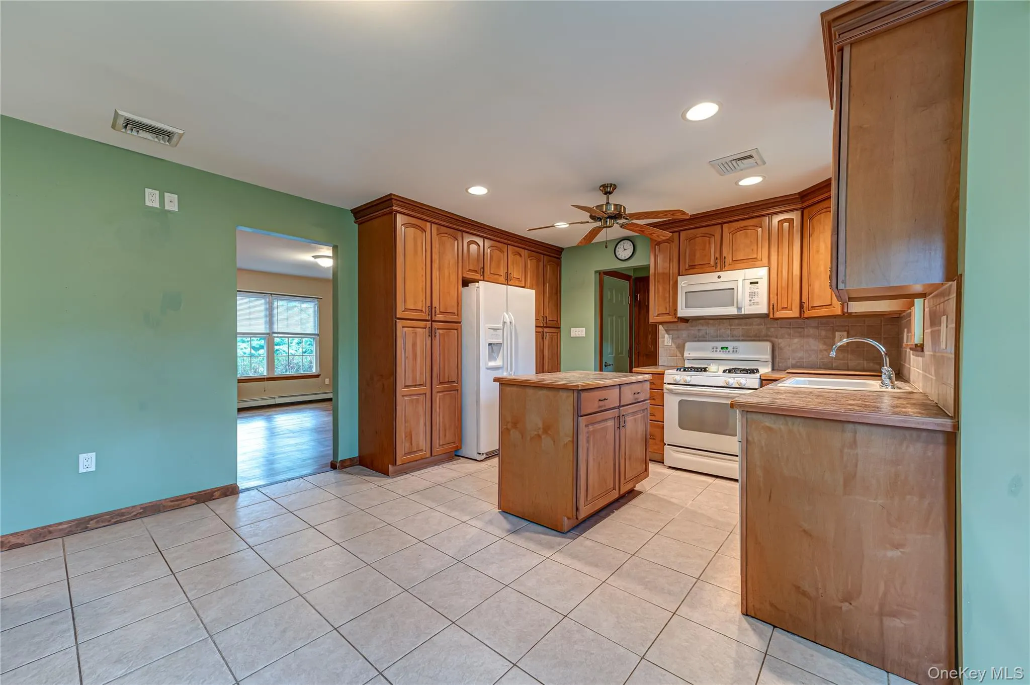 15 Washington Avenue, Brookhaven, NY, 4 Bedrooms Bedrooms, 8 Rooms Rooms,2 BathroomsBathrooms,Residential,For Rent,Washington,0,1032333 15 Washington Avenue, Brookhaven, NY, 4 Bedrooms Bedrooms, 8 Rooms Rooms,2 BathroomsBathrooms,Residential,For Rent,Washington,0,1032333