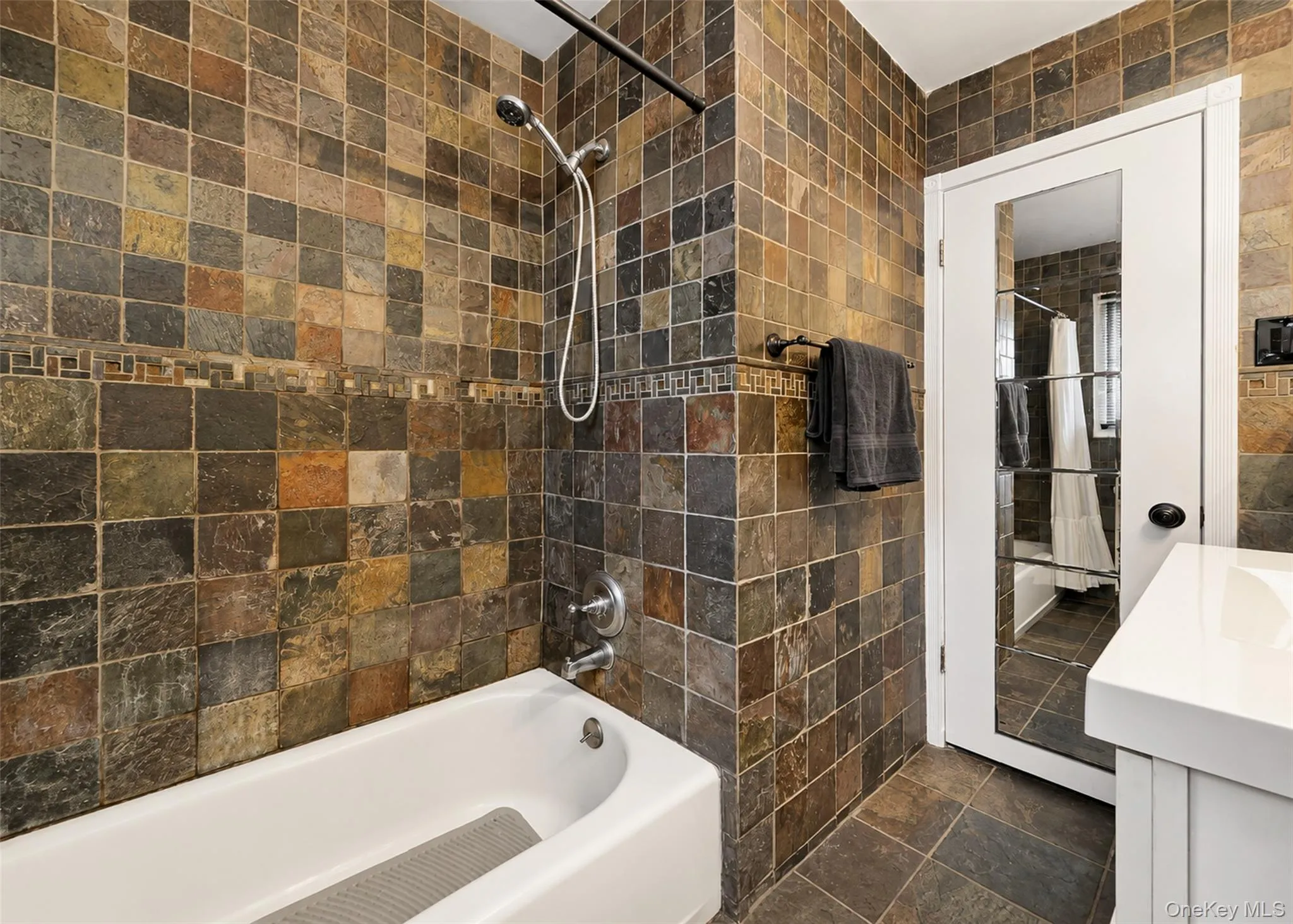 11 Farragut Avenue, Babylon, NY, 4 Bedrooms Bedrooms, 9 Rooms Rooms,2 BathroomsBathrooms,Residential,For Rent,Farragut,0,1032337 11 Farragut Avenue, Babylon, NY, 4 Bedrooms Bedrooms, 9 Rooms Rooms,2 BathroomsBathrooms,Residential,For Rent,Farragut,0,1032337