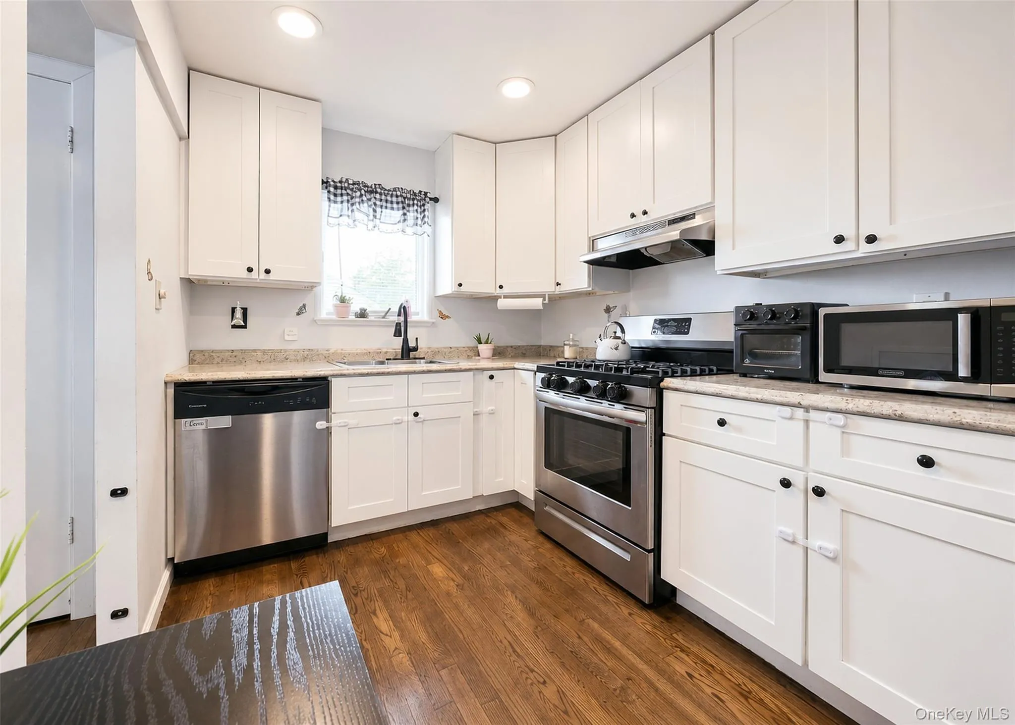 11 Farragut Avenue, Babylon, NY, 4 Bedrooms Bedrooms, 9 Rooms Rooms,2 BathroomsBathrooms,Residential,For Rent,Farragut,0,1032337 11 Farragut Avenue, Babylon, NY, 4 Bedrooms Bedrooms, 9 Rooms Rooms,2 BathroomsBathrooms,Residential,For Rent,Farragut,0,1032337