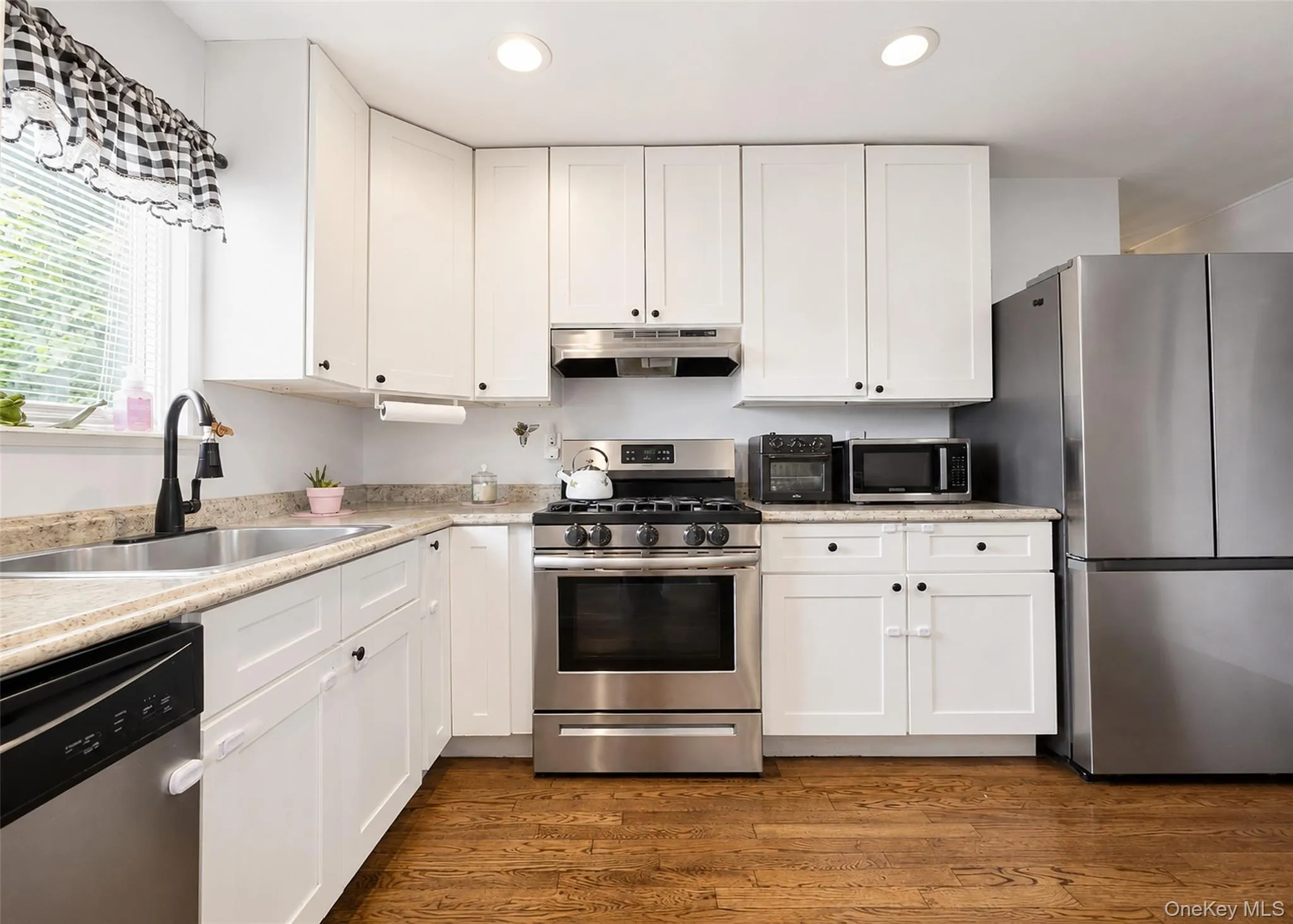 11 Farragut Avenue, Babylon, NY, 4 Bedrooms Bedrooms, 9 Rooms Rooms,2 BathroomsBathrooms,Residential,For Rent,Farragut,0,1032337 11 Farragut Avenue, Babylon, NY, 4 Bedrooms Bedrooms, 9 Rooms Rooms,2 BathroomsBathrooms,Residential,For Rent,Farragut,0,1032337