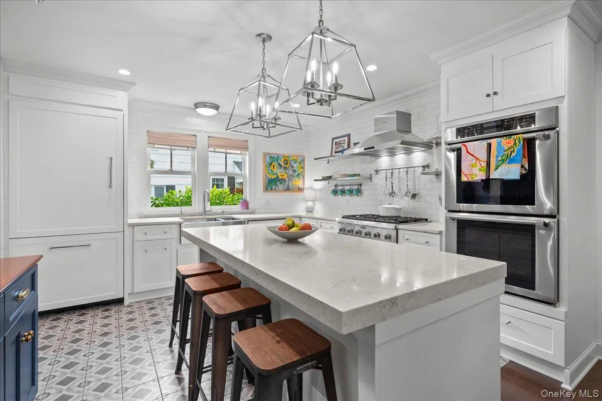 The kitchen island offers plenty of seating for convenience. The kitchen island offers plenty of seating for convenience.