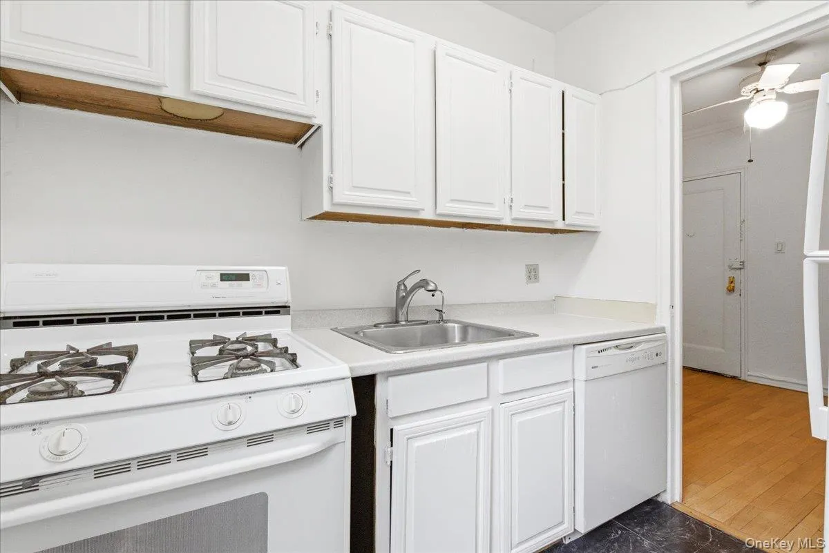 113-14 72nd Road, New York, NY, 1 Bedroom Bedrooms, 4 Rooms Rooms,1 BathroomBathrooms,Residential,For Rent,72nd,0,1032345 113-14 72nd Road, New York, NY, 1 Bedroom Bedrooms, 4 Rooms Rooms,1 BathroomBathrooms,Residential,For Rent,72nd,0,1032345