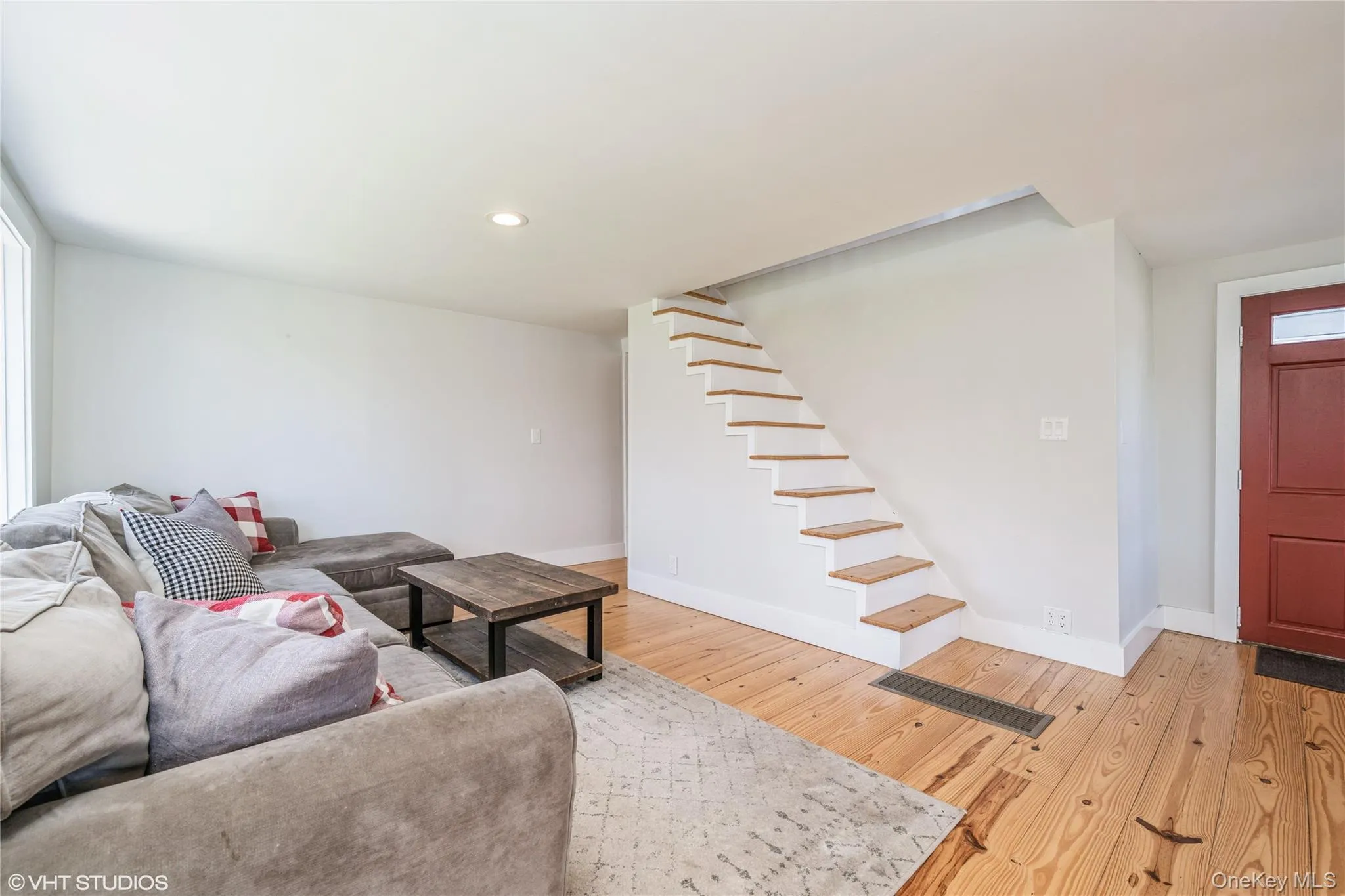 1392 Kings Highway, Chester Town, NY, 2 Bedrooms Bedrooms, 6 Rooms Rooms,1 BathroomBathrooms,Residential Lease,For Rent,Kings,0,1032356 1392 Kings Highway, Chester Town, NY, 2 Bedrooms Bedrooms, 6 Rooms Rooms,1 BathroomBathrooms,Residential Lease,For Rent,Kings,0,1032356