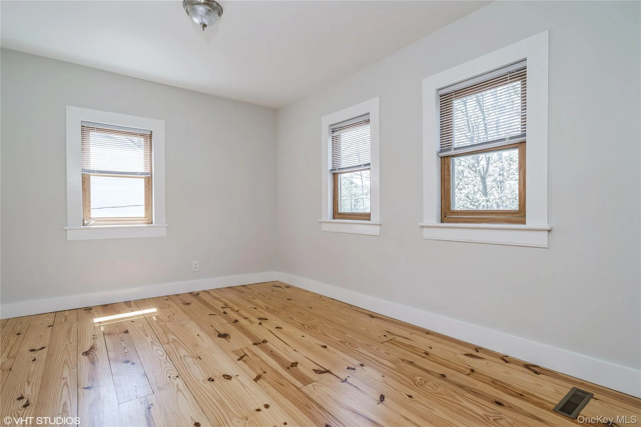 1392 Kings Highway, Chester Town, NY, 2 Bedrooms Bedrooms, 6 Rooms Rooms,1 BathroomBathrooms,Residential Lease,For Rent,Kings,0,1032356 1392 Kings Highway, Chester Town, NY, 2 Bedrooms Bedrooms, 6 Rooms Rooms,1 BathroomBathrooms,Residential Lease,For Rent,Kings,0,1032356