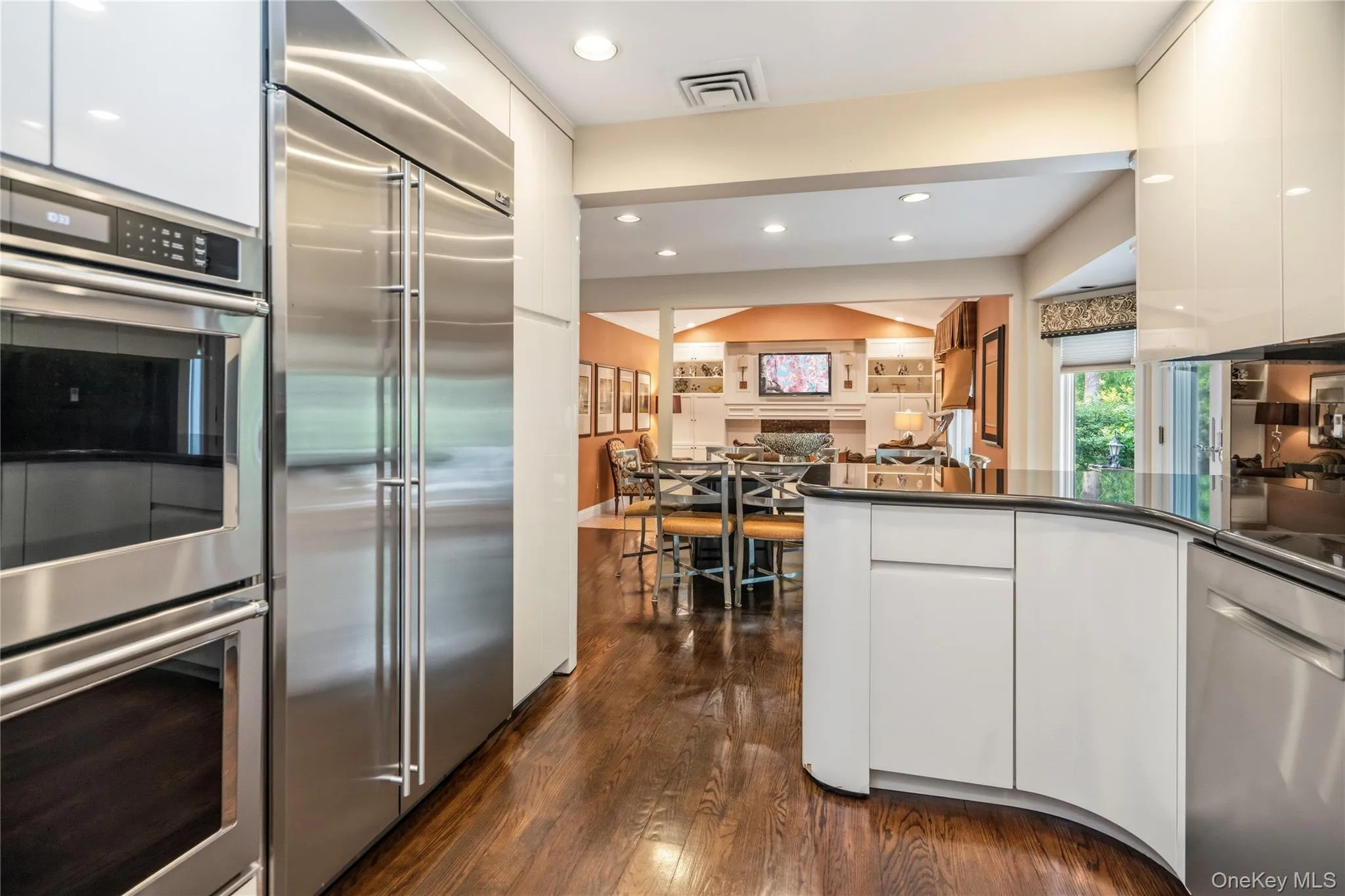 15 Hunt Court, North Hempstead, NY, 5 Bedrooms Bedrooms, 11 Rooms Rooms,2 BathroomsBathrooms,Residential,For Rent,Hunt,0,1032368 15 Hunt Court, North Hempstead, NY, 5 Bedrooms Bedrooms, 11 Rooms Rooms,2 BathroomsBathrooms,Residential,For Rent,Hunt,0,1032368
