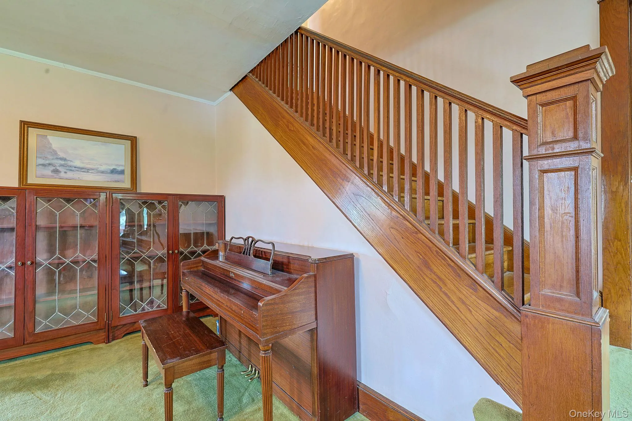 Beautiful woodwork throughout. Beautiful woodwork throughout.