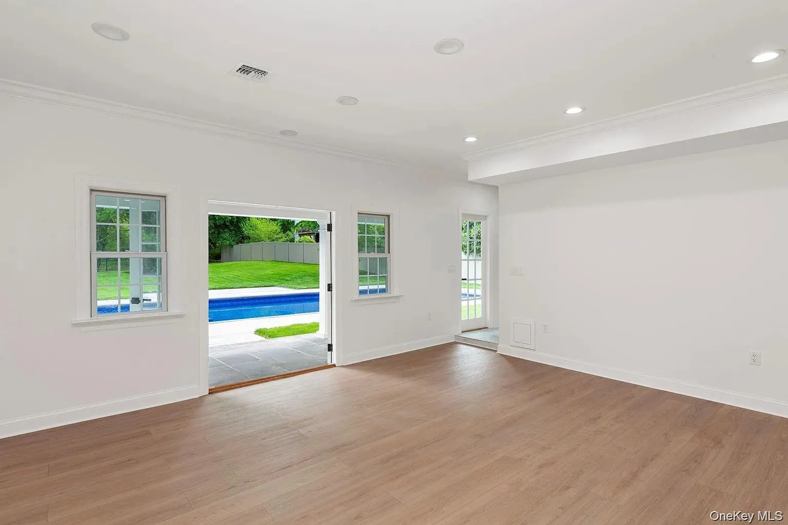 75 Centerport Road, Huntington, NY, 7 Bedrooms Bedrooms, 14 Rooms Rooms,5 BathroomsBathrooms,Residential,For Rent,Centerport,0,1032383 75 Centerport Road, Huntington, NY, 7 Bedrooms Bedrooms, 14 Rooms Rooms,5 BathroomsBathrooms,Residential,For Rent,Centerport,0,1032383