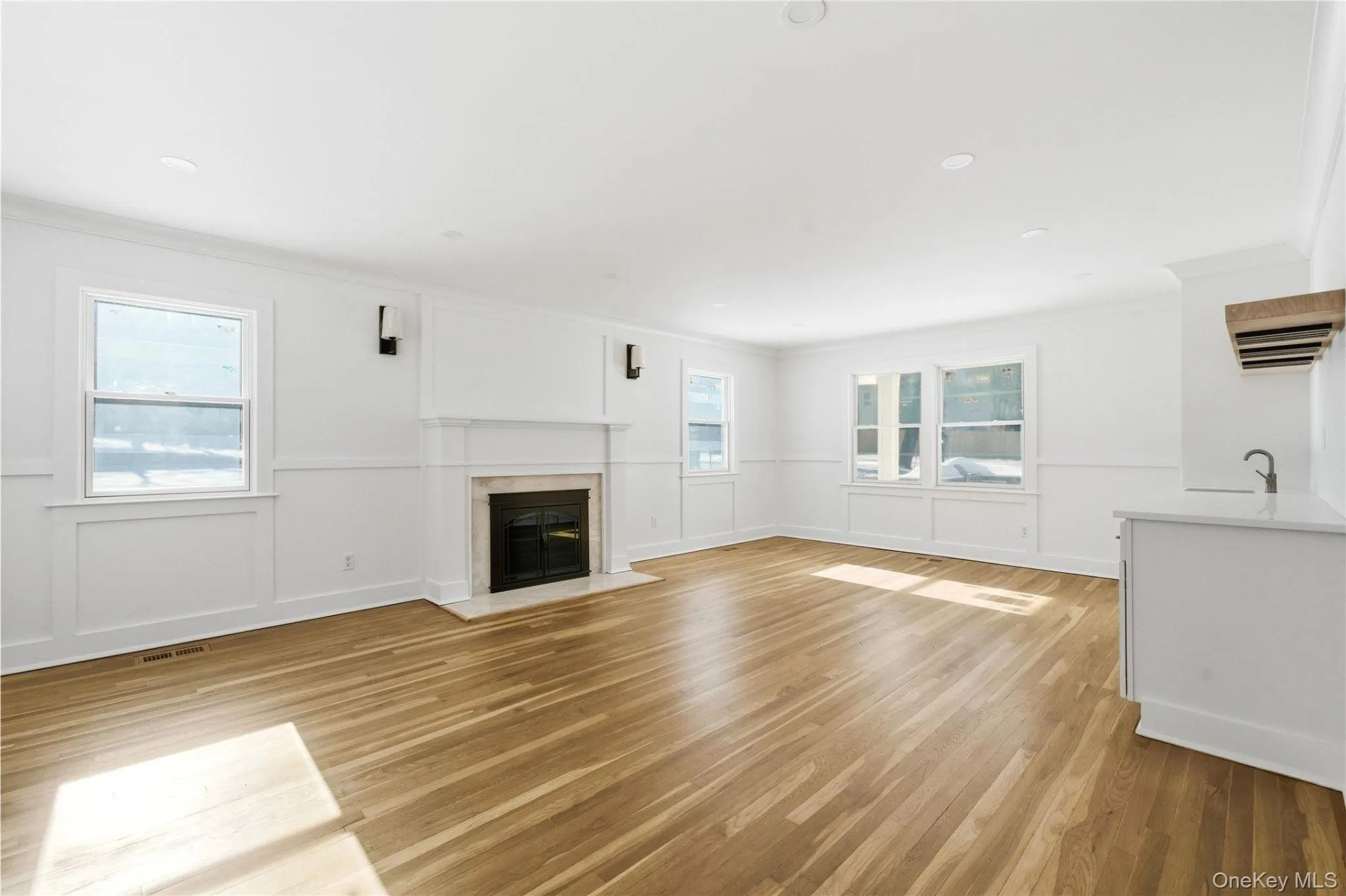 75 Centerport Road, Huntington, NY, 7 Bedrooms Bedrooms, 14 Rooms Rooms,5 BathroomsBathrooms,Residential,For Rent,Centerport,0,1032383 75 Centerport Road, Huntington, NY, 7 Bedrooms Bedrooms, 14 Rooms Rooms,5 BathroomsBathrooms,Residential,For Rent,Centerport,0,1032383