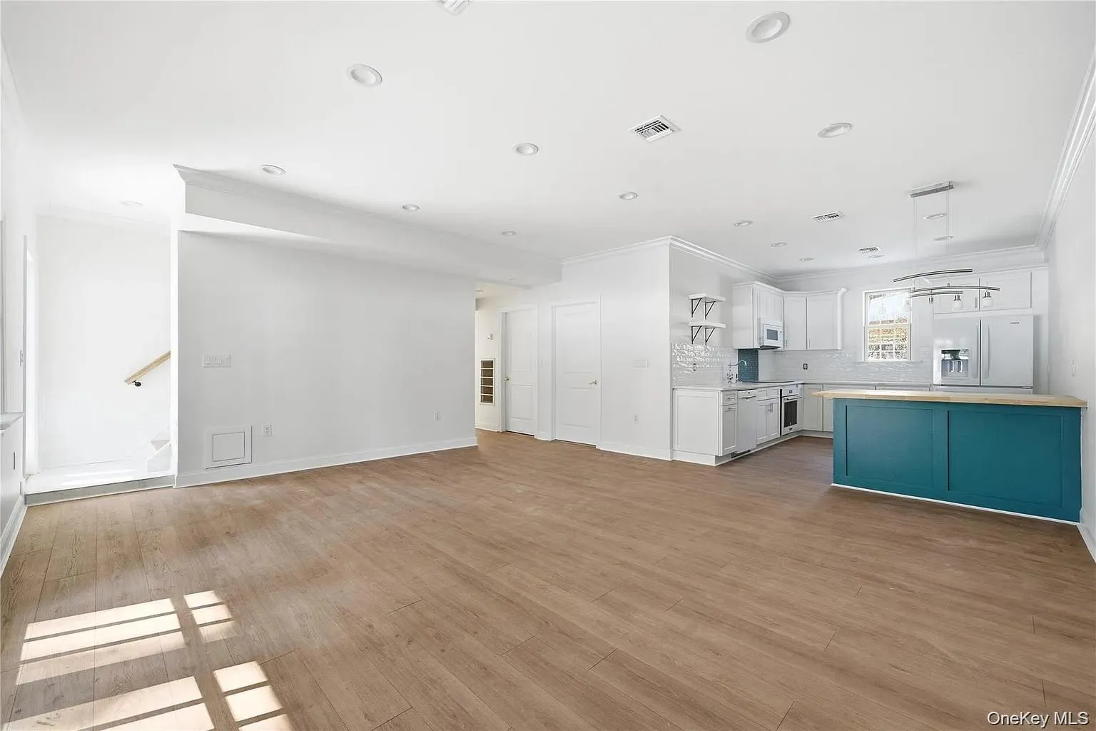 75 Centerport Road, Huntington, NY, 7 Bedrooms Bedrooms, 14 Rooms Rooms,5 BathroomsBathrooms,Residential,For Rent,Centerport,0,1032383 75 Centerport Road, Huntington, NY, 7 Bedrooms Bedrooms, 14 Rooms Rooms,5 BathroomsBathrooms,Residential,For Rent,Centerport,0,1032383
