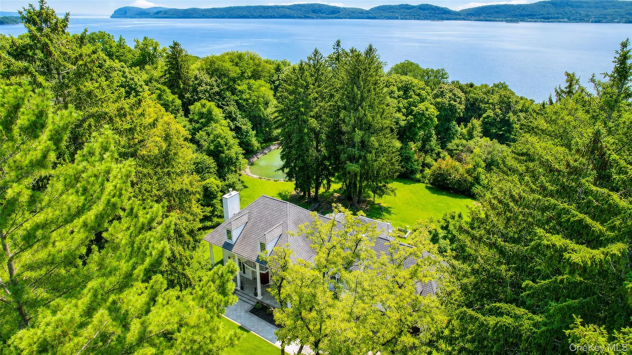 Framed by sweeping, year-round views of the Hudson River, Stonecrest Estate is graced with spectacular sunsets that transform the landscape into a work of art each evening. Framed by sweeping, year-round views of the Hudson River, Stonecrest Estate is graced with spectacular sunsets that transform the landscape into a work of art each evening.