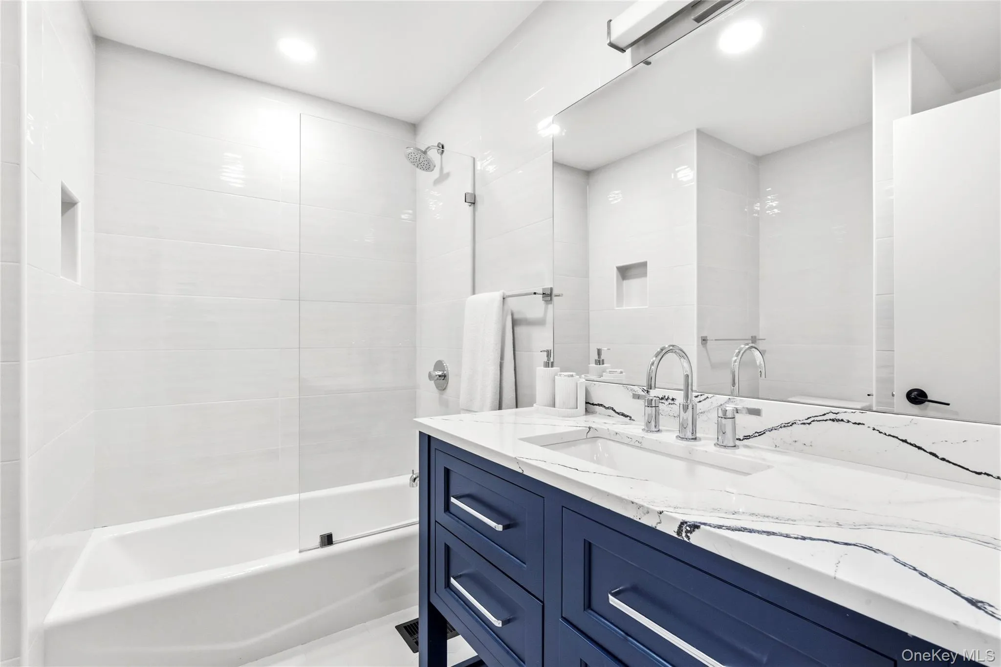 98 Old Farm Road, Southampton, NY, 3 Bedrooms Bedrooms, 9 Rooms Rooms,2 BathroomsBathrooms,Residential,For Rent,Old Farm,0,1032391 98 Old Farm Road, Southampton, NY, 3 Bedrooms Bedrooms, 9 Rooms Rooms,2 BathroomsBathrooms,Residential,For Rent,Old Farm,0,1032391