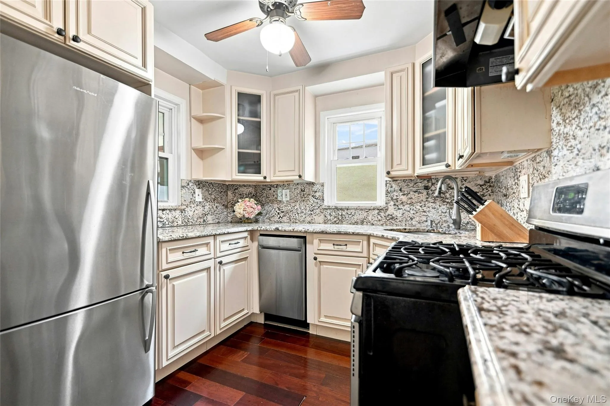 148 Canterbury Road, North Hempstead, NY, 2 Bedrooms Bedrooms, 5 Rooms Rooms,1 BathroomBathrooms,Residential,For Rent,Canterbury,0,1032426 148 Canterbury Road, North Hempstead, NY, 2 Bedrooms Bedrooms, 5 Rooms Rooms,1 BathroomBathrooms,Residential,For Rent,Canterbury,0,1032426