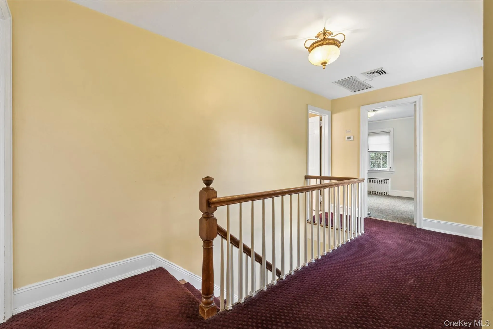 Ample landing on 2nd floor Ample landing on 2nd floor