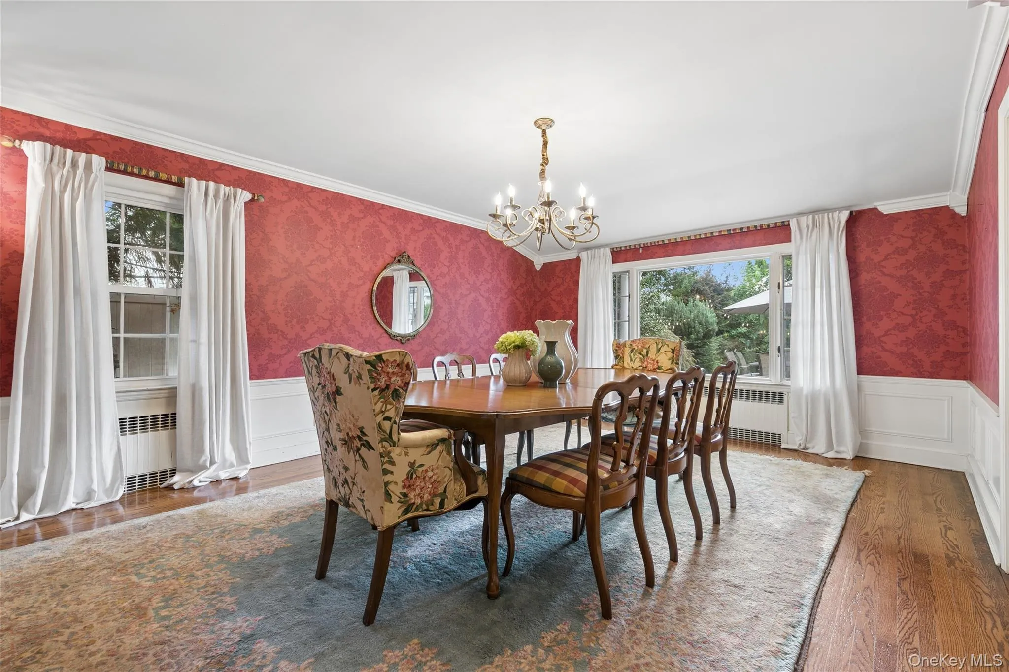 Spacious Dining Room Spacious Dining Room
