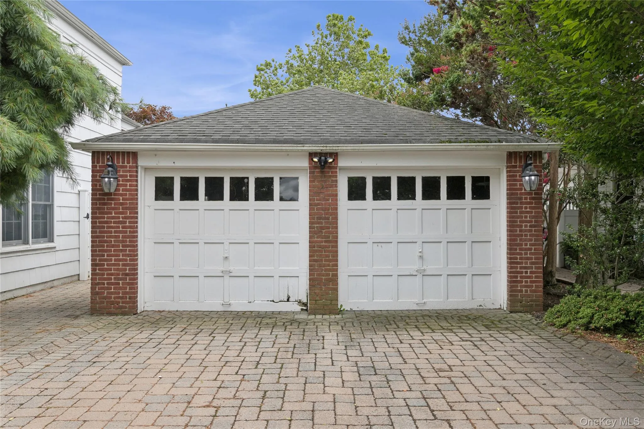 Detached 2 car garage Detached 2 car garage