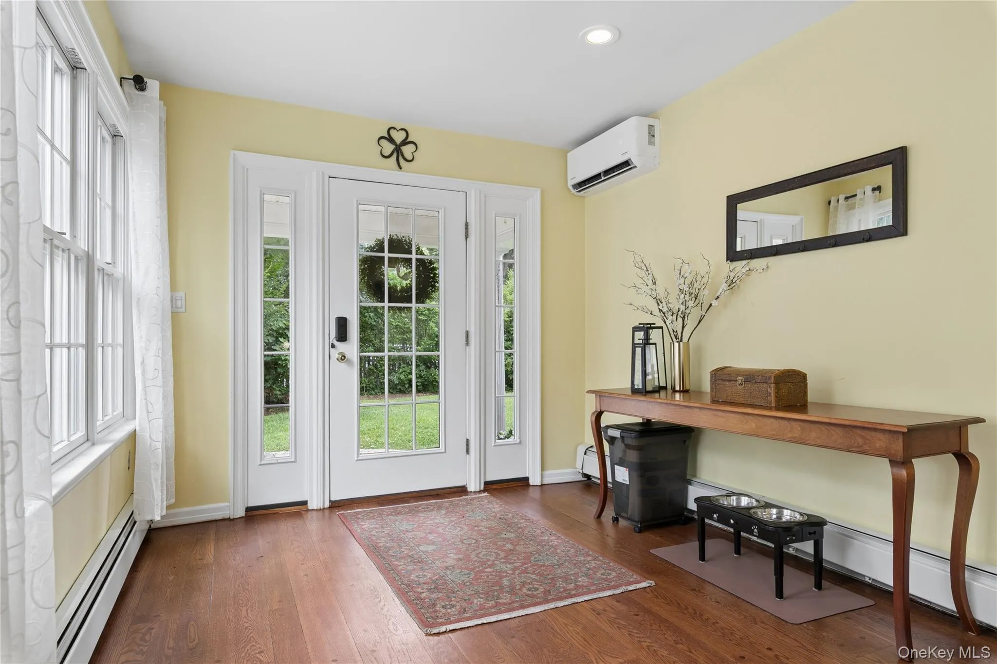 Side entrance could easily include a mudroom area. Side entrance could easily include a mudroom area.