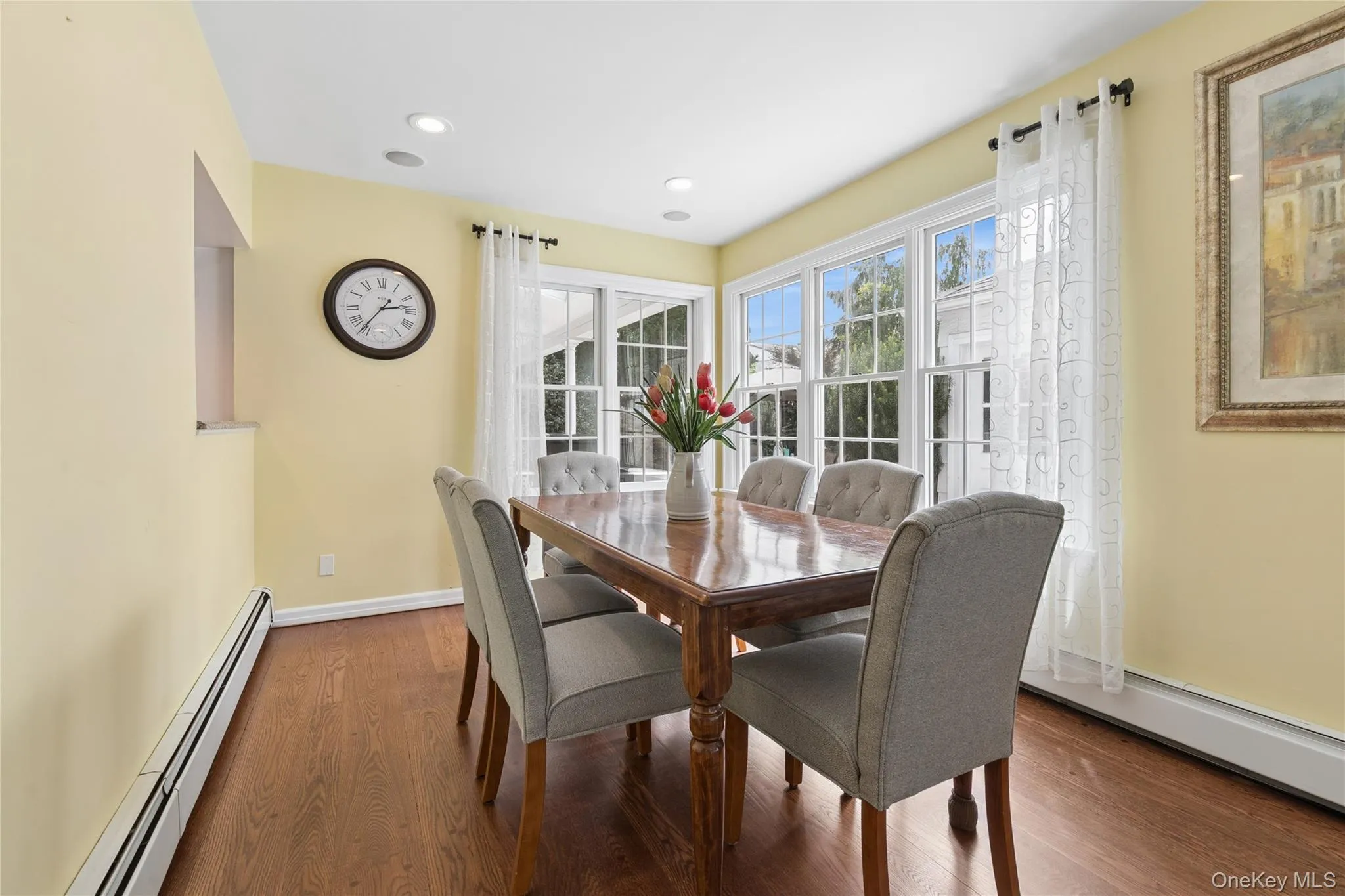 Breakfast/casual dining with great views facing south and west Breakfast/casual dining with great views facing south and west
