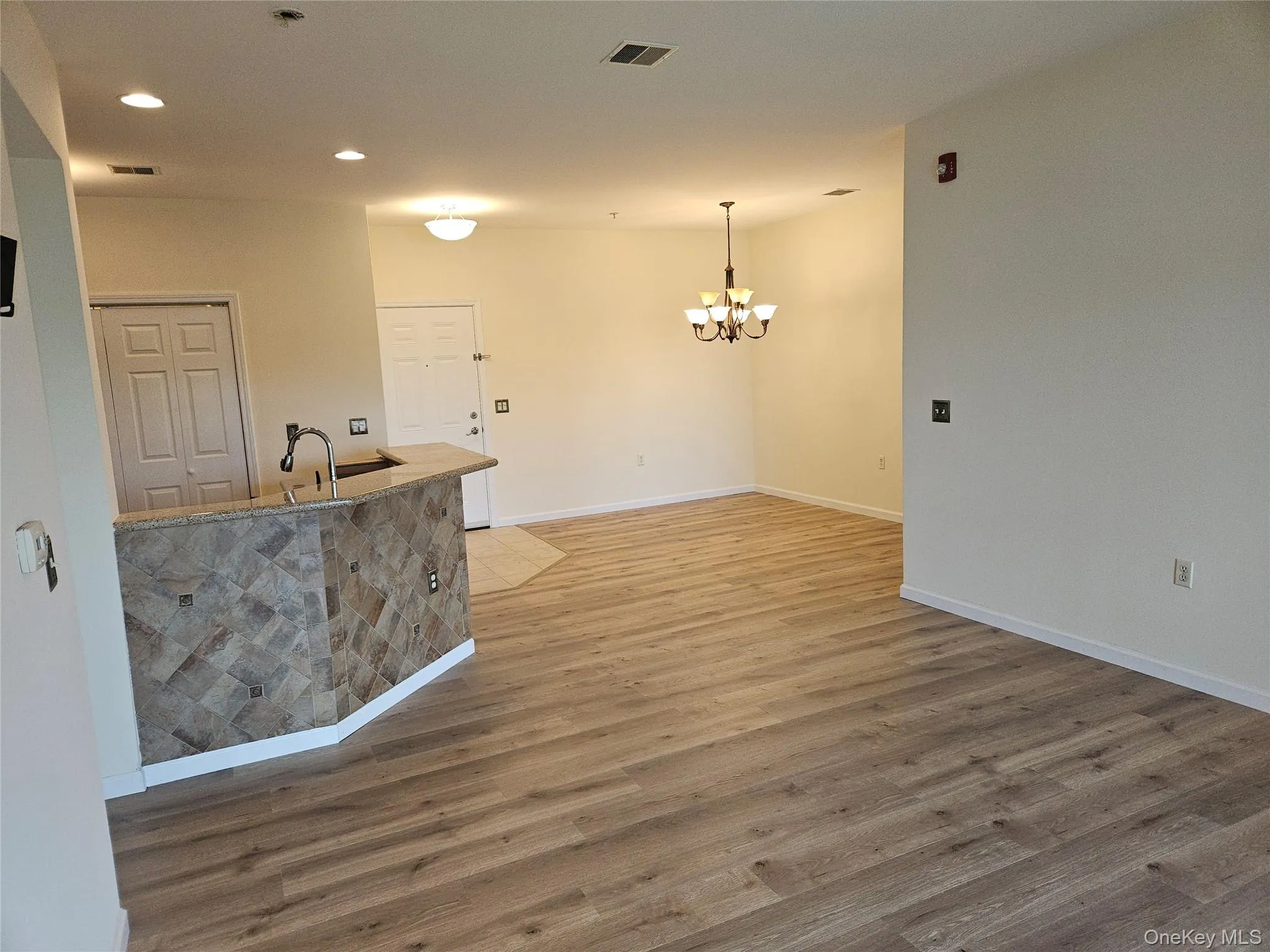 Looking toward the dining area. Looking toward the dining area.