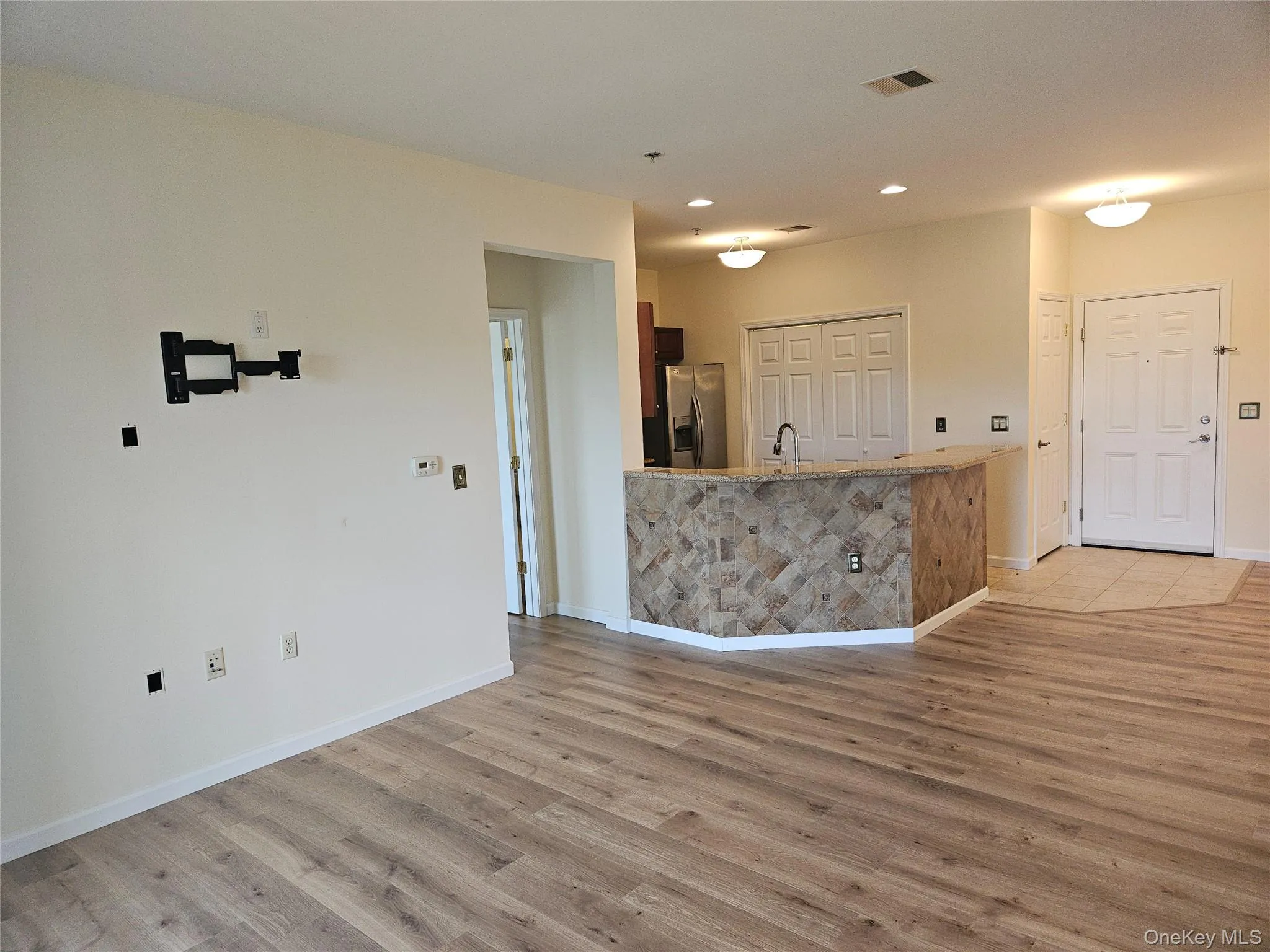 Looking toward kitchen and entrance from the hallway. Looking toward kitchen and entrance from the hallway.