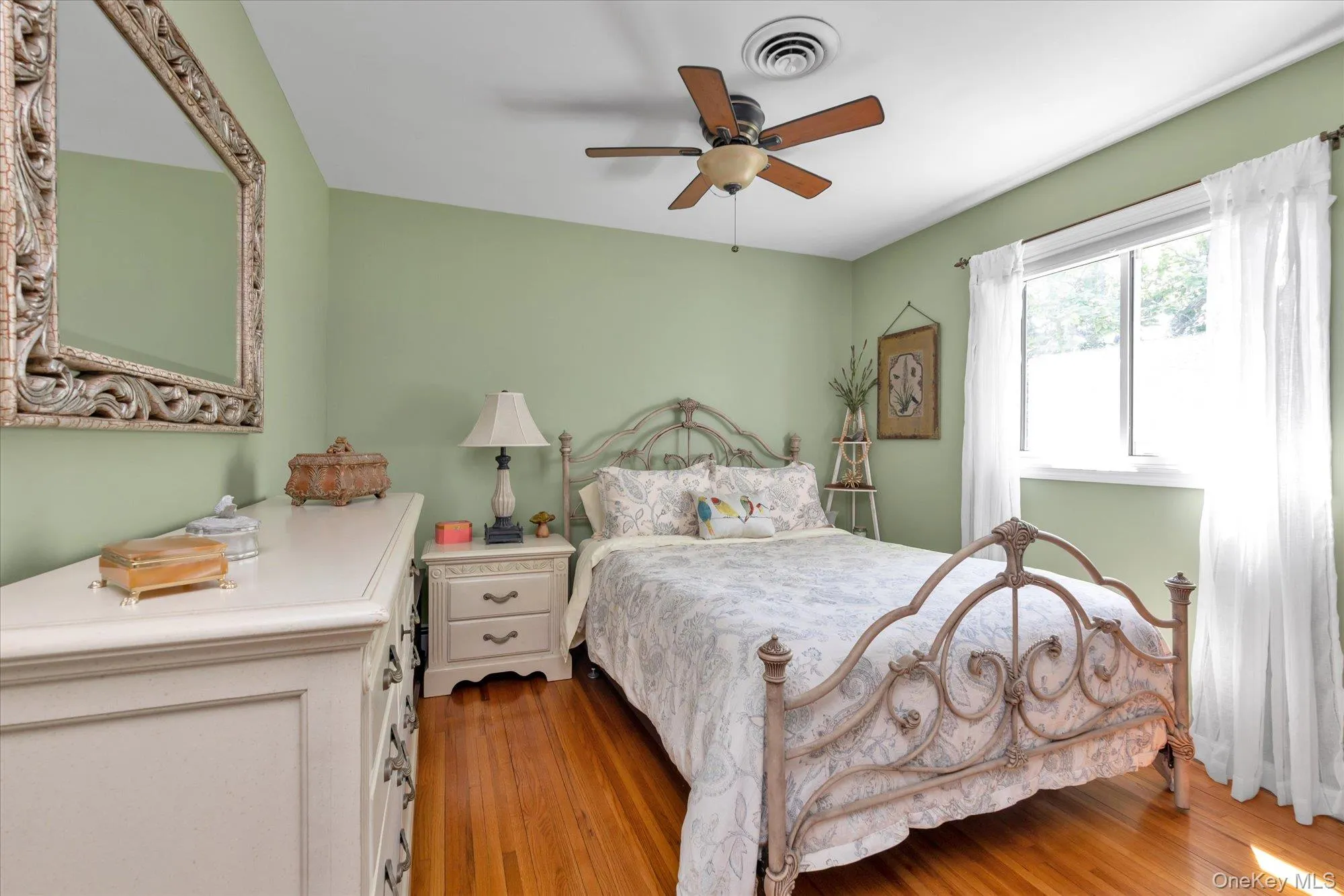 6 Montgomery Lane, Islip, NY, 3 Bedrooms Bedrooms, 7 Rooms Rooms,3 BathroomsBathrooms,Residential,For Rent,Montgomery,0,1032442 6 Montgomery Lane, Islip, NY, 3 Bedrooms Bedrooms, 7 Rooms Rooms,3 BathroomsBathrooms,Residential,For Rent,Montgomery,0,1032442