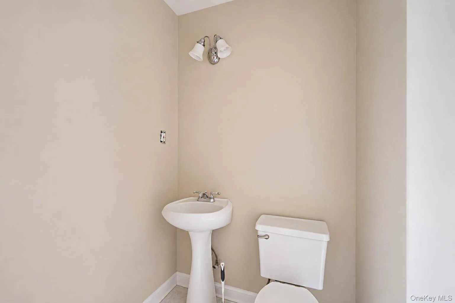 5 Hampton Court, Brookhaven, NY, 2 Bedrooms Bedrooms, 6 Rooms Rooms,1 BathroomBathrooms,Residential,For Rent,Hampton,0,1032461 5 Hampton Court, Brookhaven, NY, 2 Bedrooms Bedrooms, 6 Rooms Rooms,1 BathroomBathrooms,Residential,For Rent,Hampton,0,1032461