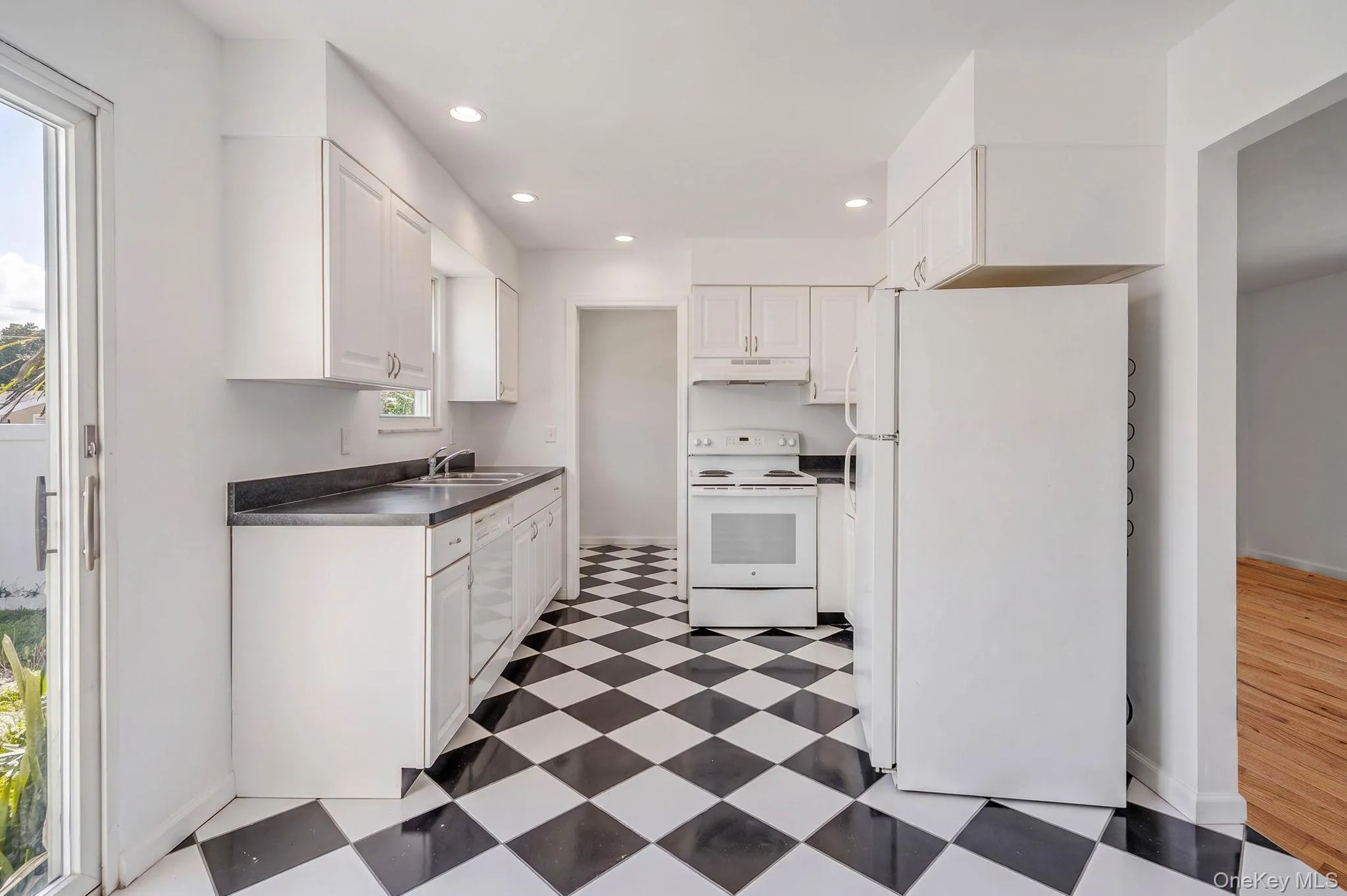 5 Hampton Court, Brookhaven, NY, 2 Bedrooms Bedrooms, 6 Rooms Rooms,1 BathroomBathrooms,Residential,For Rent,Hampton,0,1032461 5 Hampton Court, Brookhaven, NY, 2 Bedrooms Bedrooms, 6 Rooms Rooms,1 BathroomBathrooms,Residential,For Rent,Hampton,0,1032461