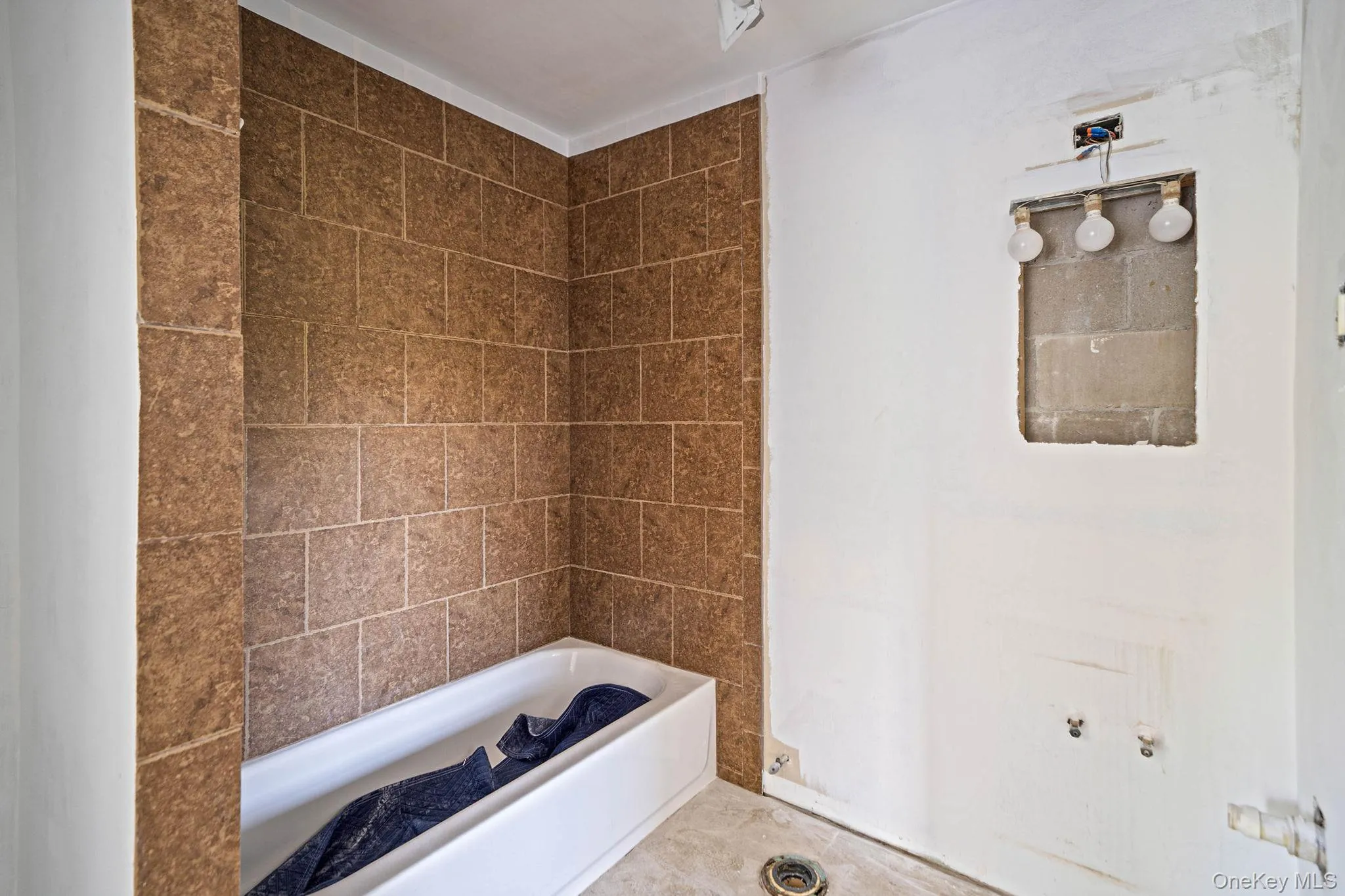 5 Hampton Court, Brookhaven, NY, 2 Bedrooms Bedrooms, 6 Rooms Rooms,1 BathroomBathrooms,Residential,For Rent,Hampton,0,1032461 5 Hampton Court, Brookhaven, NY, 2 Bedrooms Bedrooms, 6 Rooms Rooms,1 BathroomBathrooms,Residential,For Rent,Hampton,0,1032461