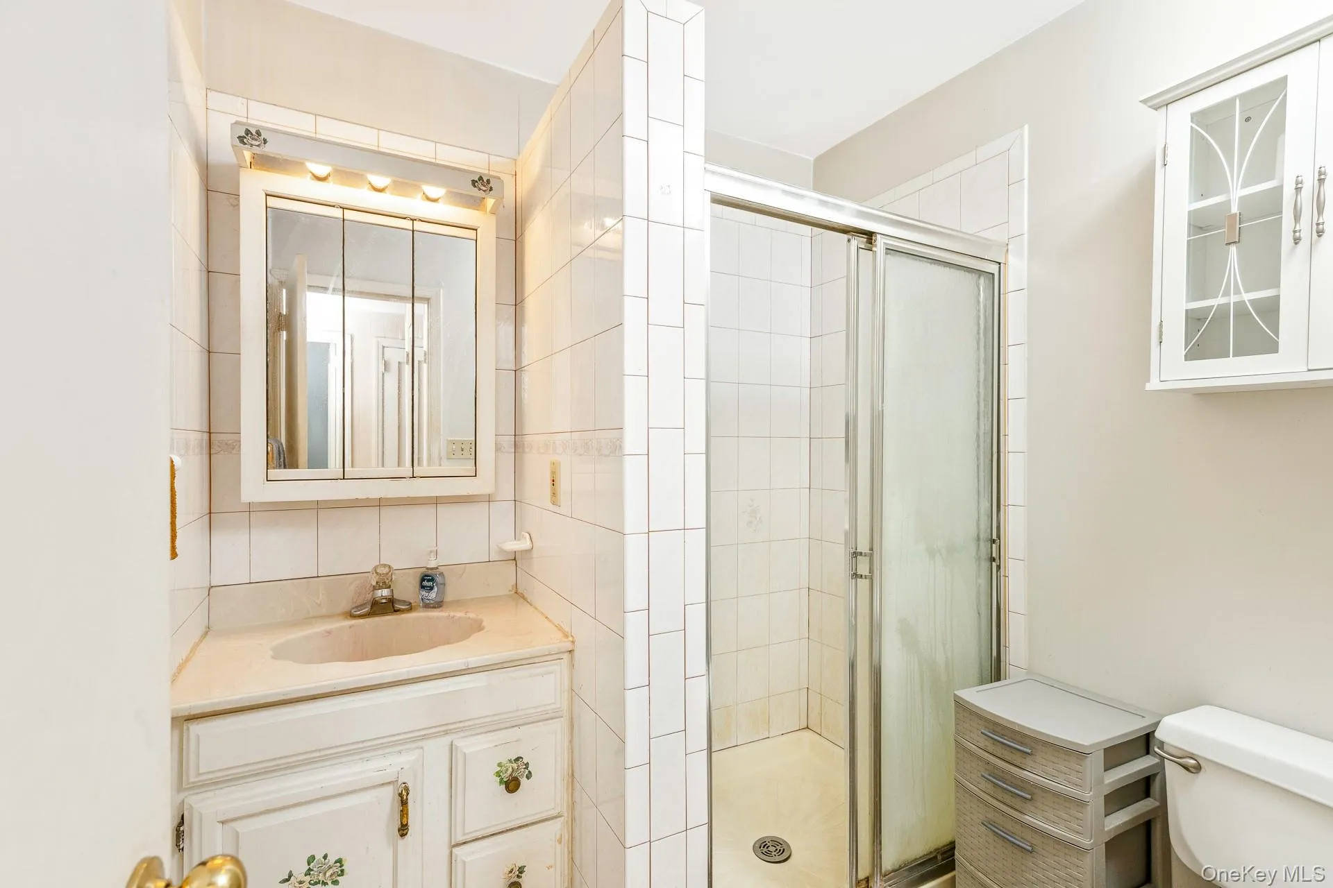 1st floor Bathroom 1st floor Bathroom