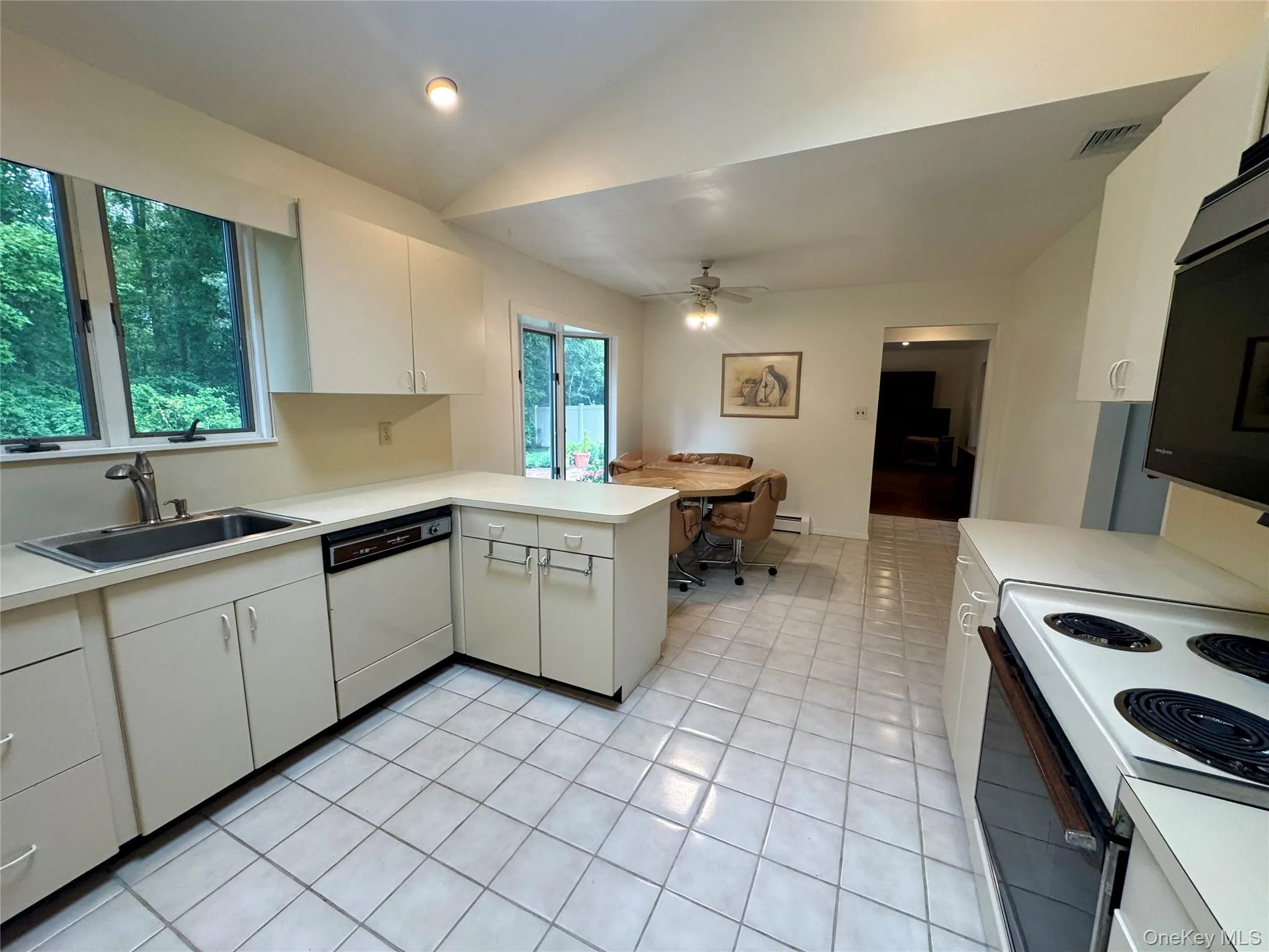 15 Stonehurst Lane, Huntington, NY, 3 Bedrooms Bedrooms, 6 Rooms Rooms,2 BathroomsBathrooms,Residential,For Rent,Stonehurst,0,1032468 15 Stonehurst Lane, Huntington, NY, 3 Bedrooms Bedrooms, 6 Rooms Rooms,2 BathroomsBathrooms,Residential,For Rent,Stonehurst,0,1032468