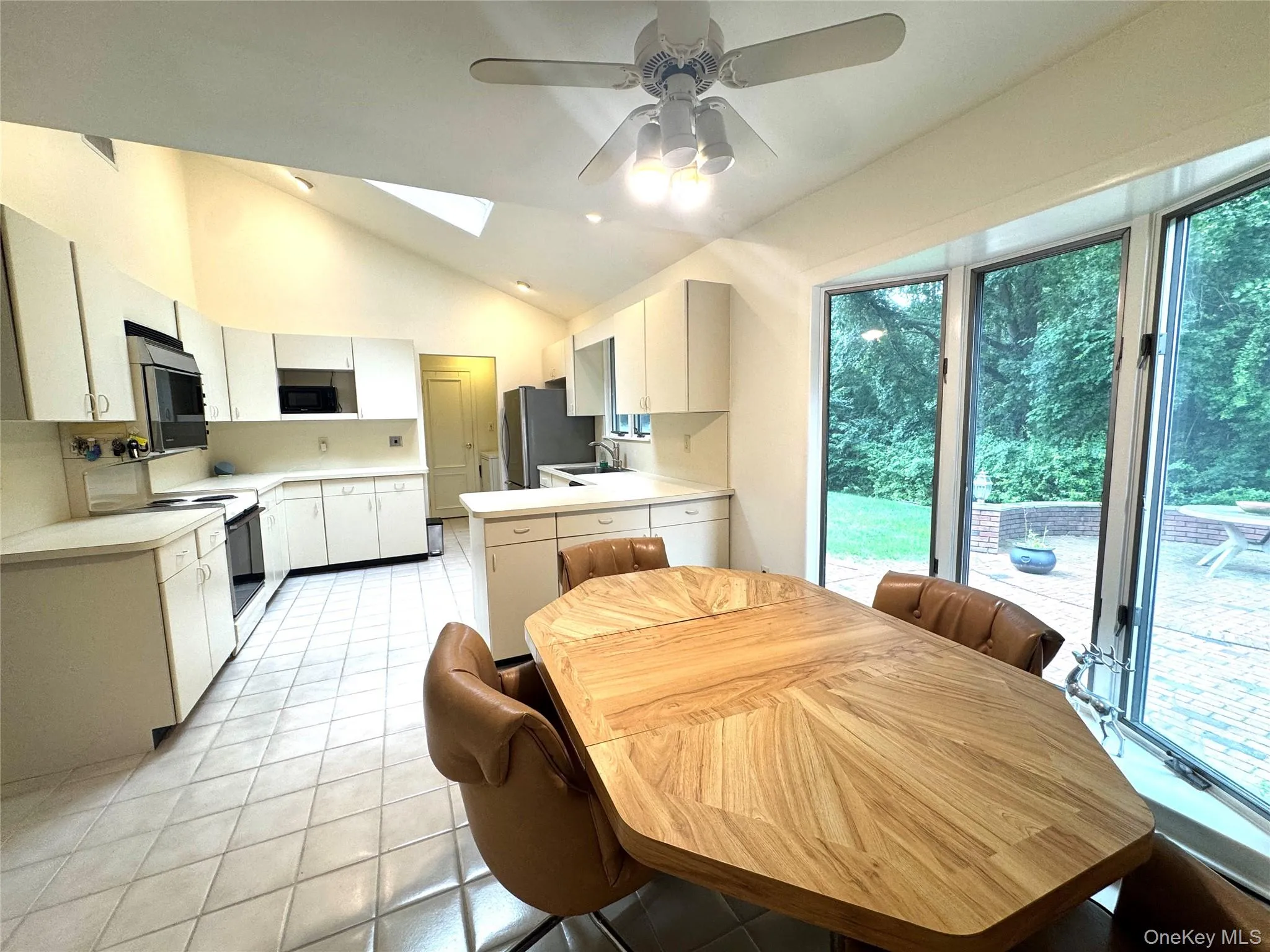 15 Stonehurst Lane, Huntington, NY, 3 Bedrooms Bedrooms, 6 Rooms Rooms,2 BathroomsBathrooms,Residential,For Rent,Stonehurst,0,1032468 15 Stonehurst Lane, Huntington, NY, 3 Bedrooms Bedrooms, 6 Rooms Rooms,2 BathroomsBathrooms,Residential,For Rent,Stonehurst,0,1032468