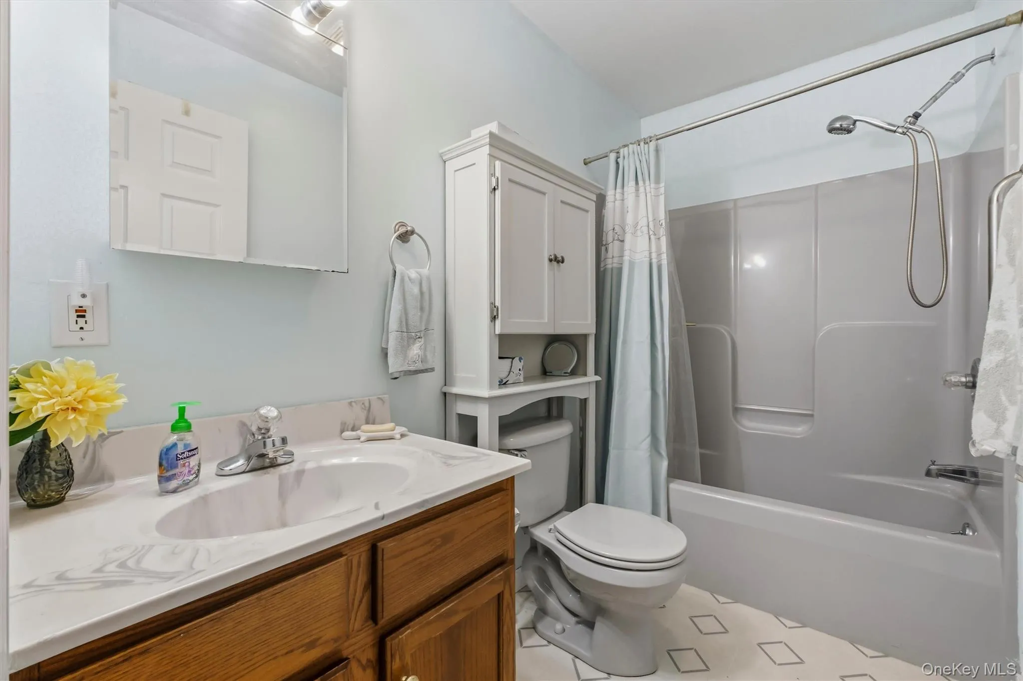 Main hall bath is spotlessly clean Main hall bath is spotlessly clean