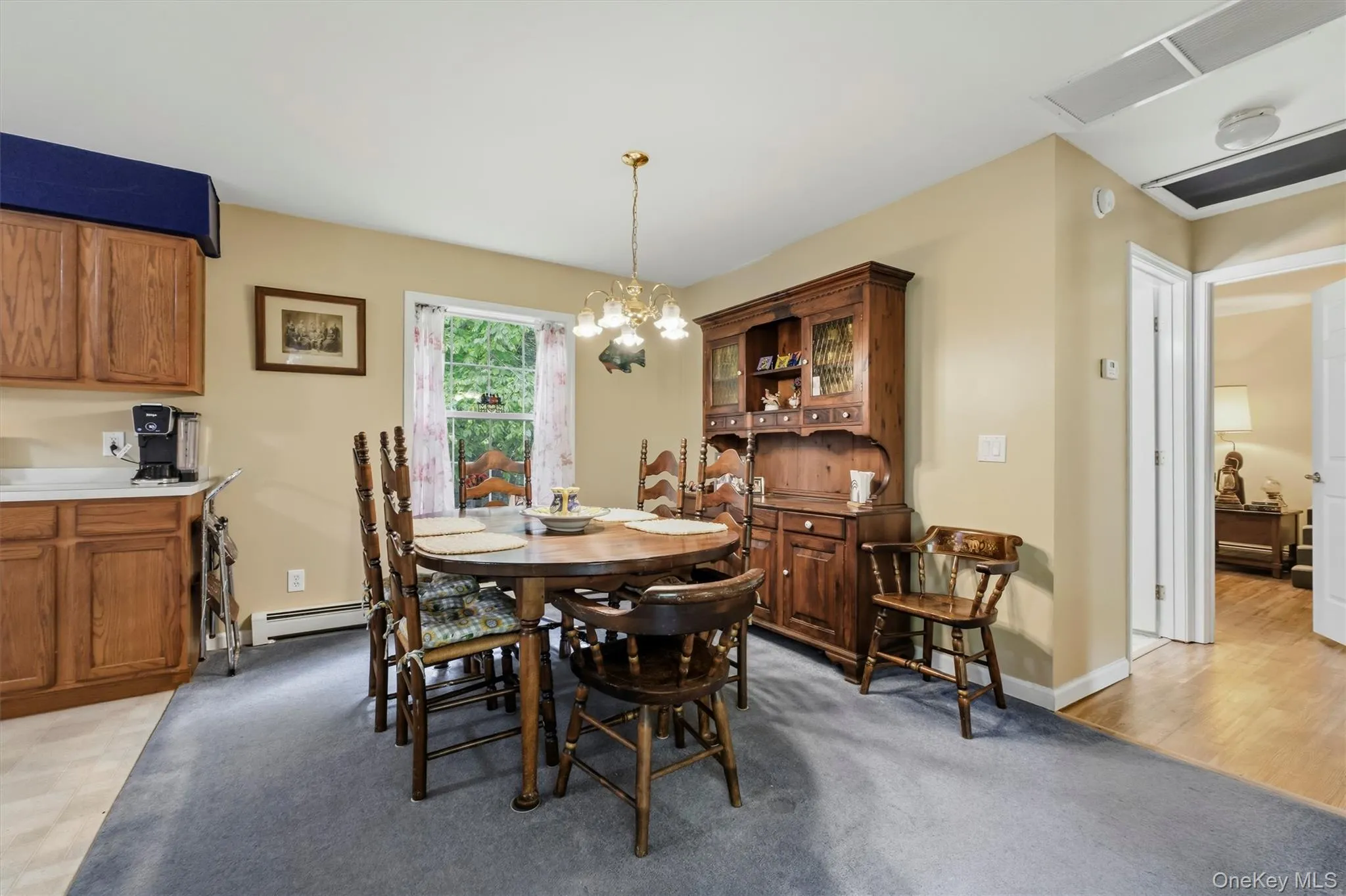 Easily expand the table for even more seating to accommodate 8 or more... Easily expand the table for even more seating to accommodate 8 or more...