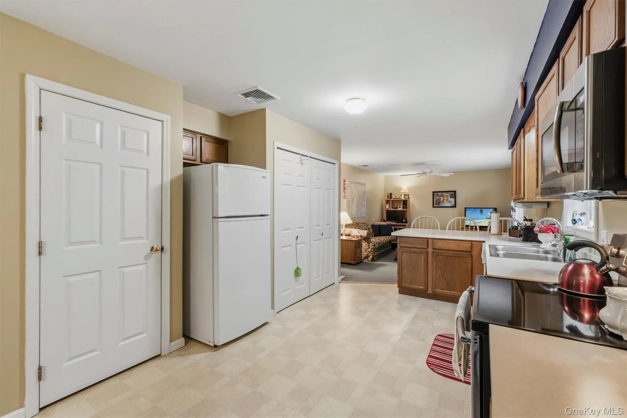 The pantry on the left side and washer/dryer on the right of the refrig-Super convenient The pantry on the left side and washer/dryer on the right of the refrig-Super convenient