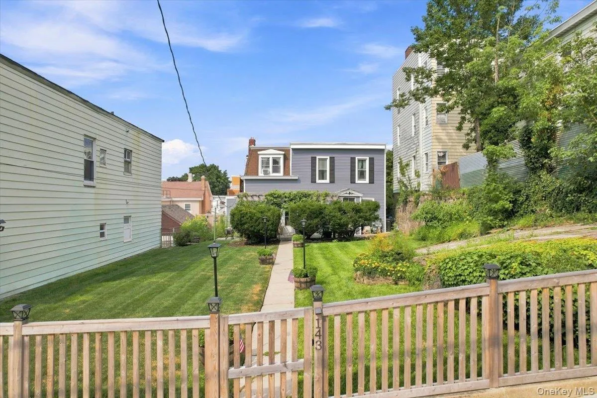 143 Oliver Avenue, Yonkers, NY, 3 Bedrooms Bedrooms, 4 Rooms Rooms,2 BathroomsBathrooms,Residential,For Rent,Oliver,0,1032488 143 Oliver Avenue, Yonkers, NY, 3 Bedrooms Bedrooms, 4 Rooms Rooms,2 BathroomsBathrooms,Residential,For Rent,Oliver,0,1032488
