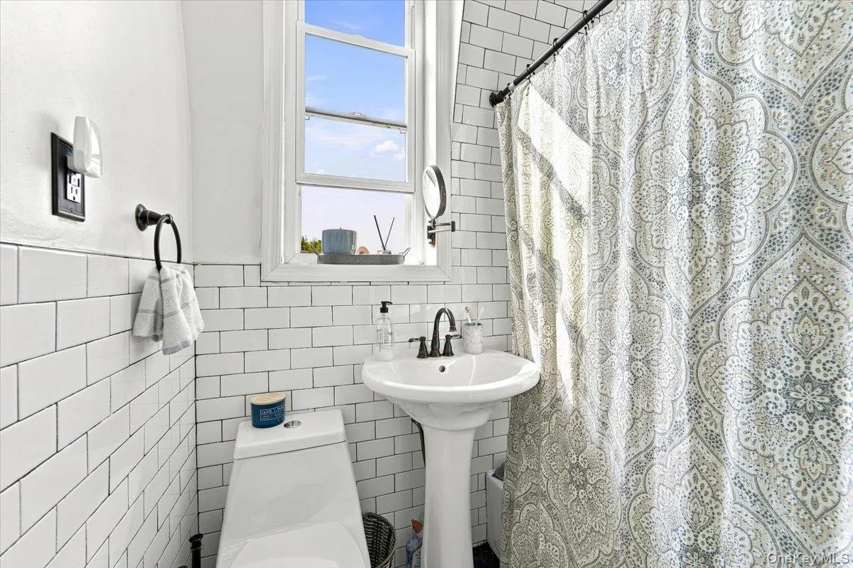 143 Oliver Avenue, Yonkers, NY, 3 Bedrooms Bedrooms, 4 Rooms Rooms,2 BathroomsBathrooms,Residential,For Rent,Oliver,0,1032488 143 Oliver Avenue, Yonkers, NY, 3 Bedrooms Bedrooms, 4 Rooms Rooms,2 BathroomsBathrooms,Residential,For Rent,Oliver,0,1032488