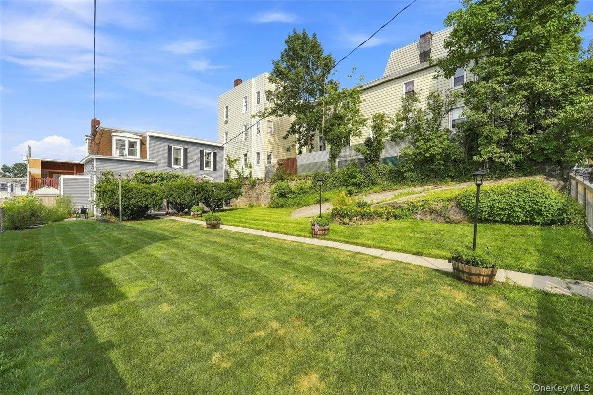 143 Oliver Avenue, Yonkers, NY, 3 Bedrooms Bedrooms, 4 Rooms Rooms,2 BathroomsBathrooms,Residential,For Rent,Oliver,0,1032488 143 Oliver Avenue, Yonkers, NY, 3 Bedrooms Bedrooms, 4 Rooms Rooms,2 BathroomsBathrooms,Residential,For Rent,Oliver,0,1032488