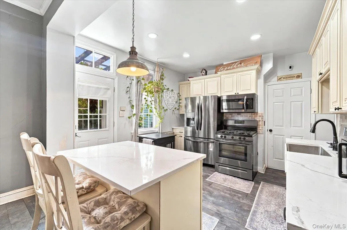 143 Oliver Avenue, Yonkers, NY, 3 Bedrooms Bedrooms, 4 Rooms Rooms,2 BathroomsBathrooms,Residential,For Rent,Oliver,0,1032488 143 Oliver Avenue, Yonkers, NY, 3 Bedrooms Bedrooms, 4 Rooms Rooms,2 BathroomsBathrooms,Residential,For Rent,Oliver,0,1032488