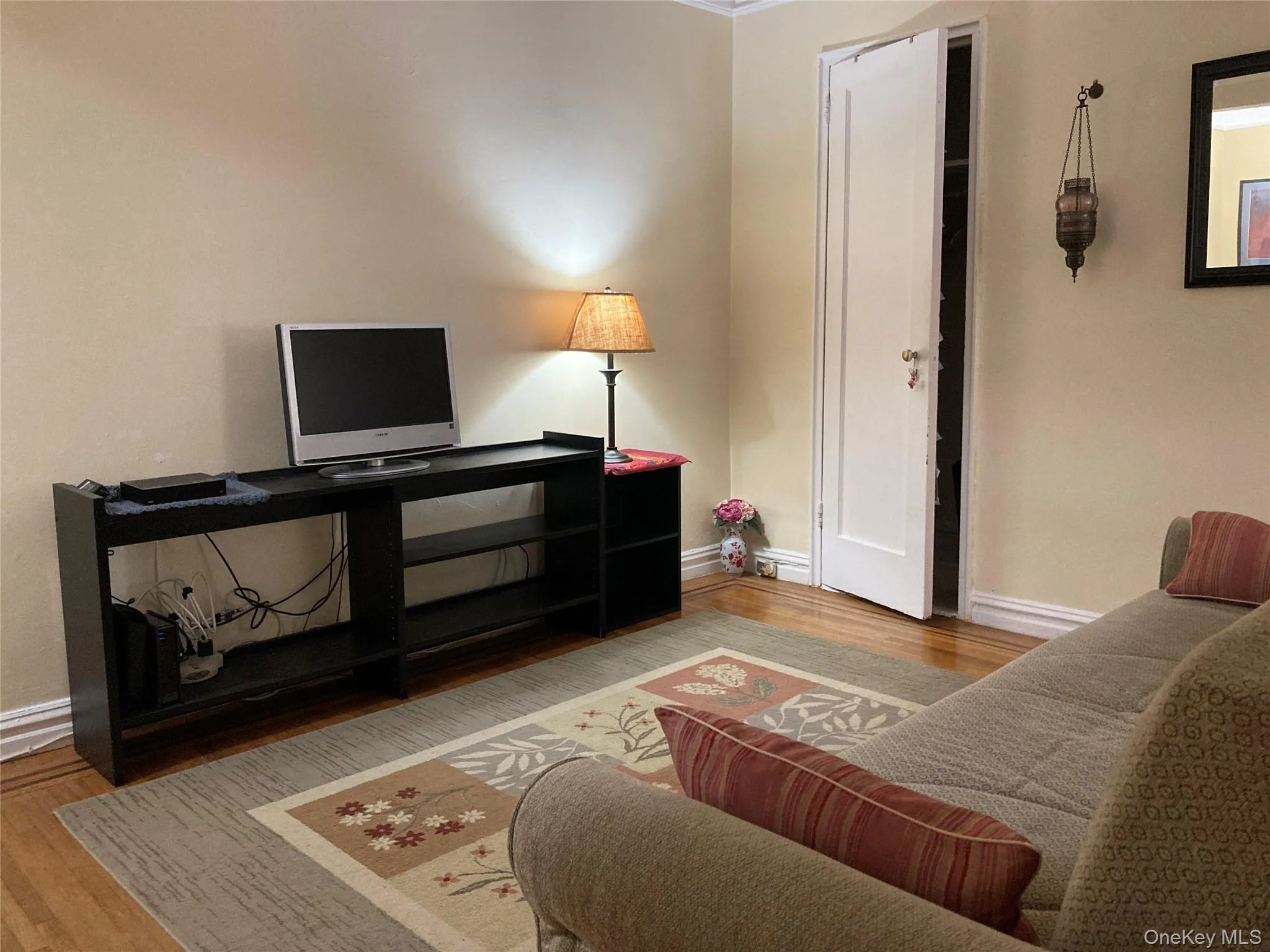61-41 Saunders Street, New York, NY, 2 Rooms Rooms,1 BathroomBathrooms,Residential,For Rent,Saunders,0,1032514 61-41 Saunders Street, New York, NY, 2 Rooms Rooms,1 BathroomBathrooms,Residential,For Rent,Saunders,0,1032514