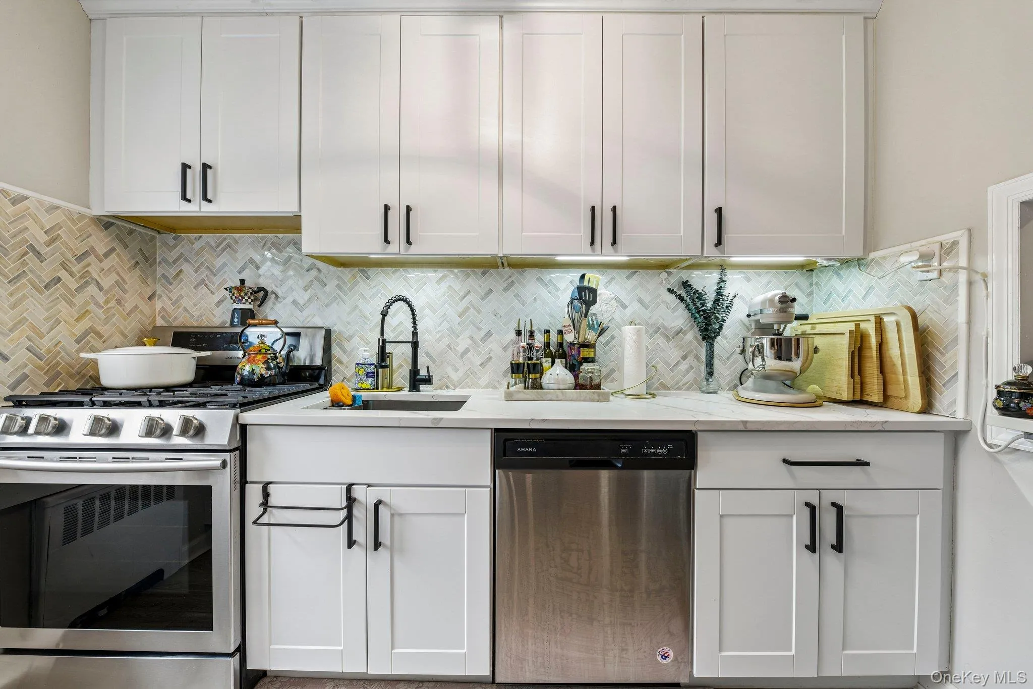 251-24 71st Avenue, New York, NY, 2 Bedrooms Bedrooms, 4 Rooms Rooms,1 BathroomBathrooms,Residential,For Rent,71st,0,1032519 251-24 71st Avenue, New York, NY, 2 Bedrooms Bedrooms, 4 Rooms Rooms,1 BathroomBathrooms,Residential,For Rent,71st,0,1032519